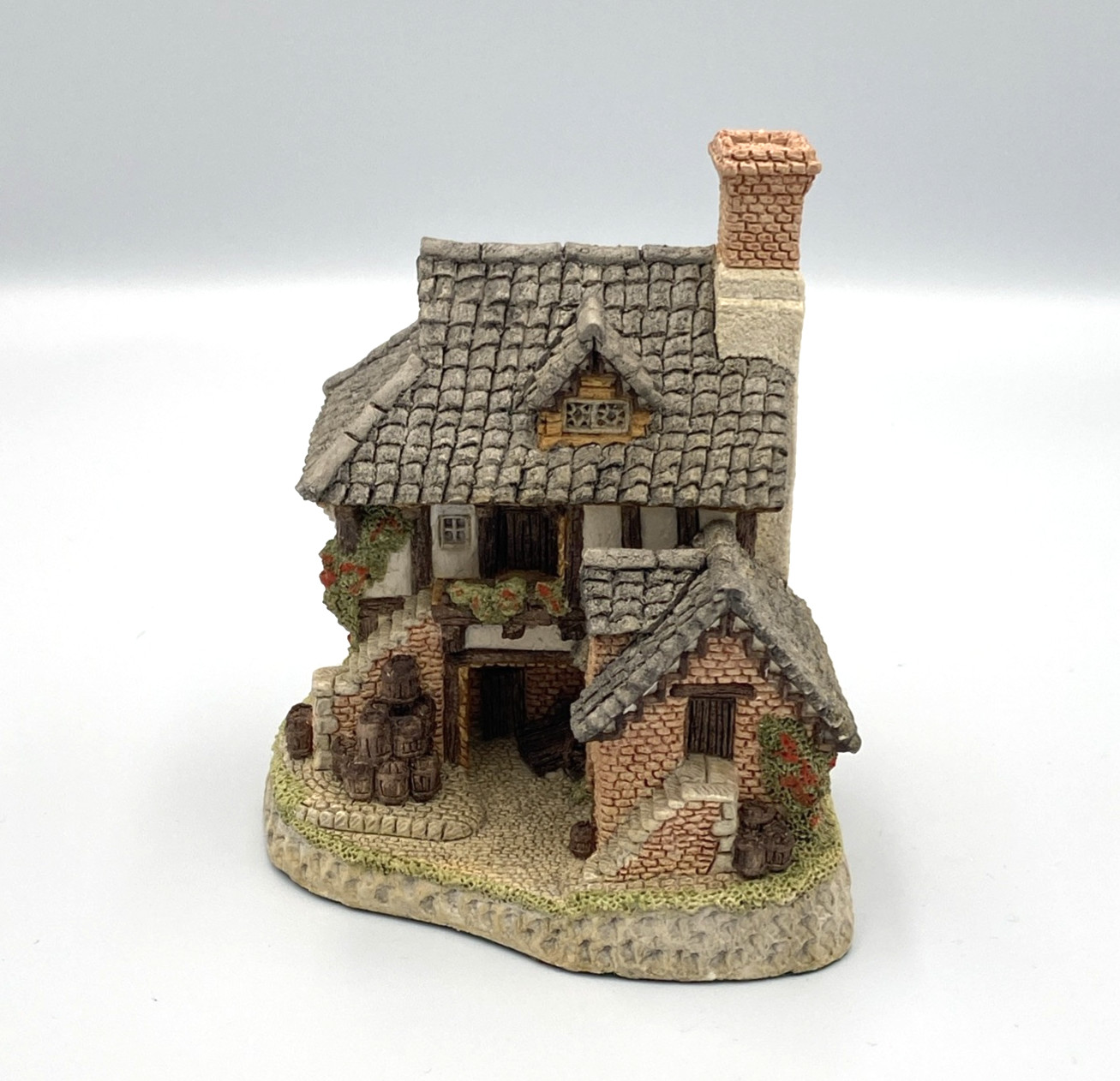 David Winter Coopers Cottage Retired Hand Painted 1985 Great Britian