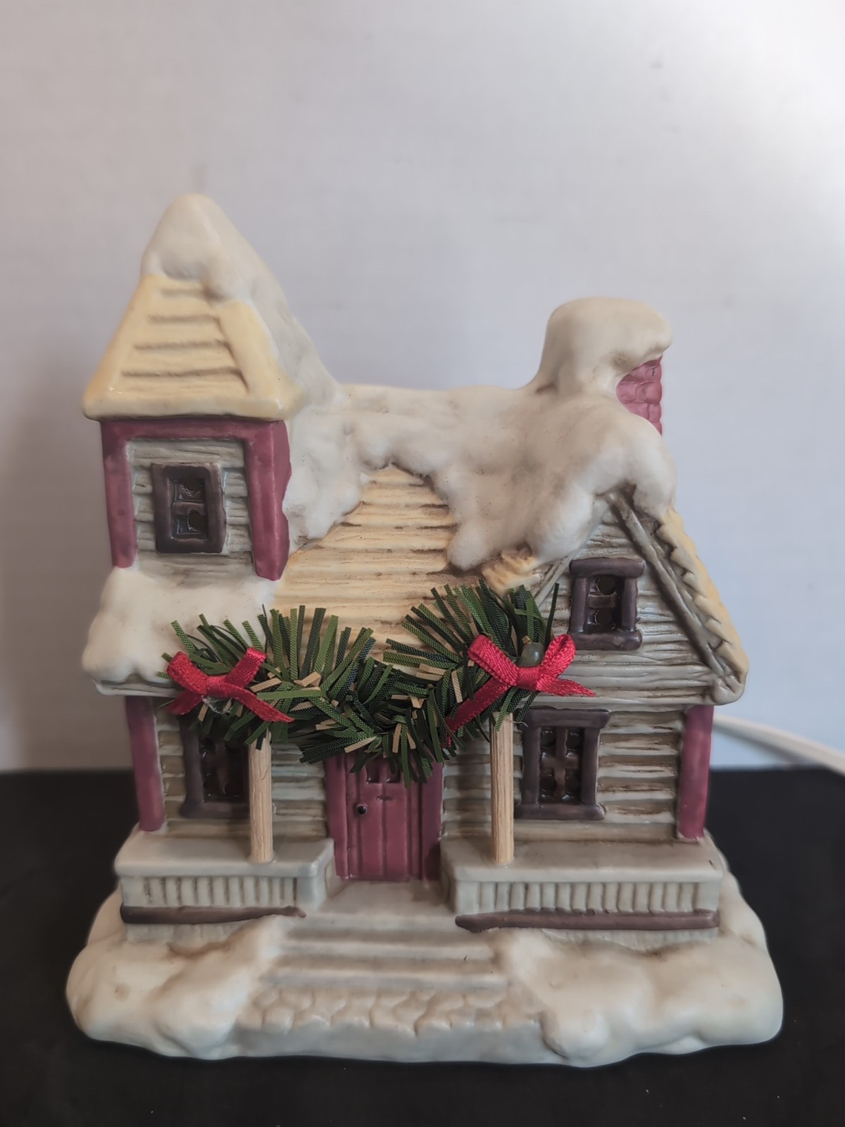 Christmas Village House Light Up ceramic by Seasonal 1990 with bulb, Vintage