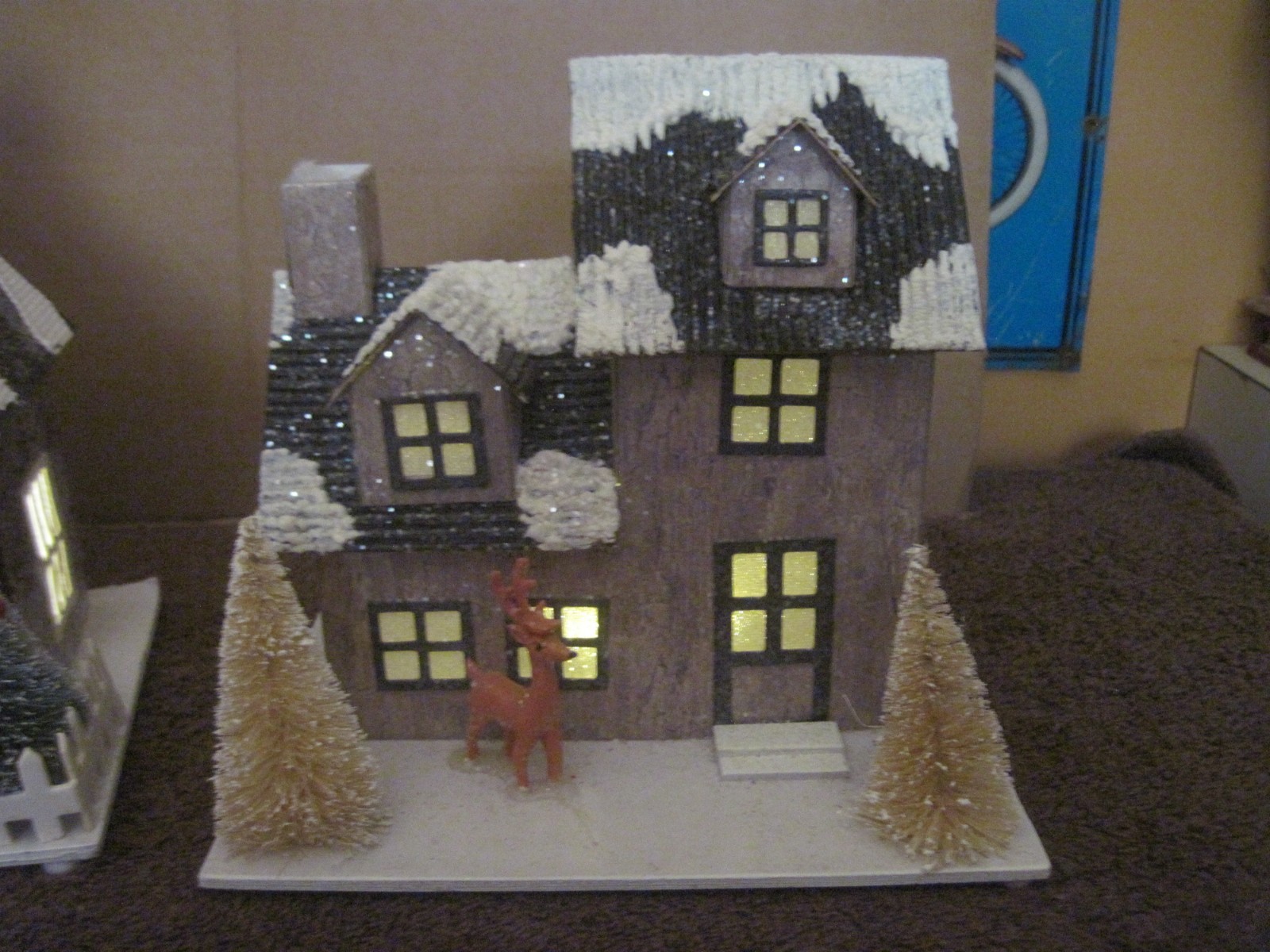 2 Christmas Reproduction Light up Particle Board? Bldgs. House & Barn, Read Deta