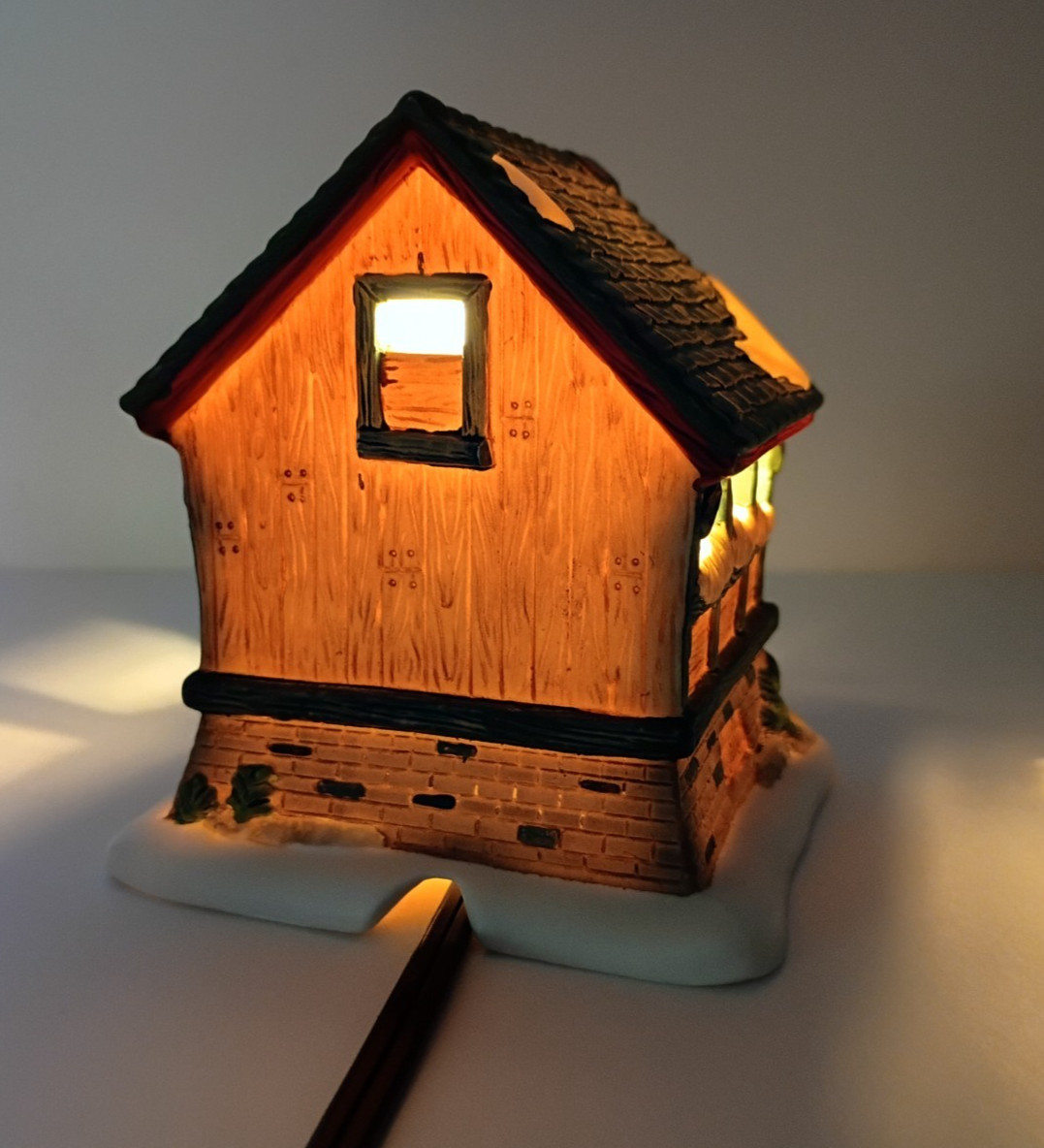 O’well Christmas Village Snowy Figurine Chicken Coop/Hen House Light’s Up!