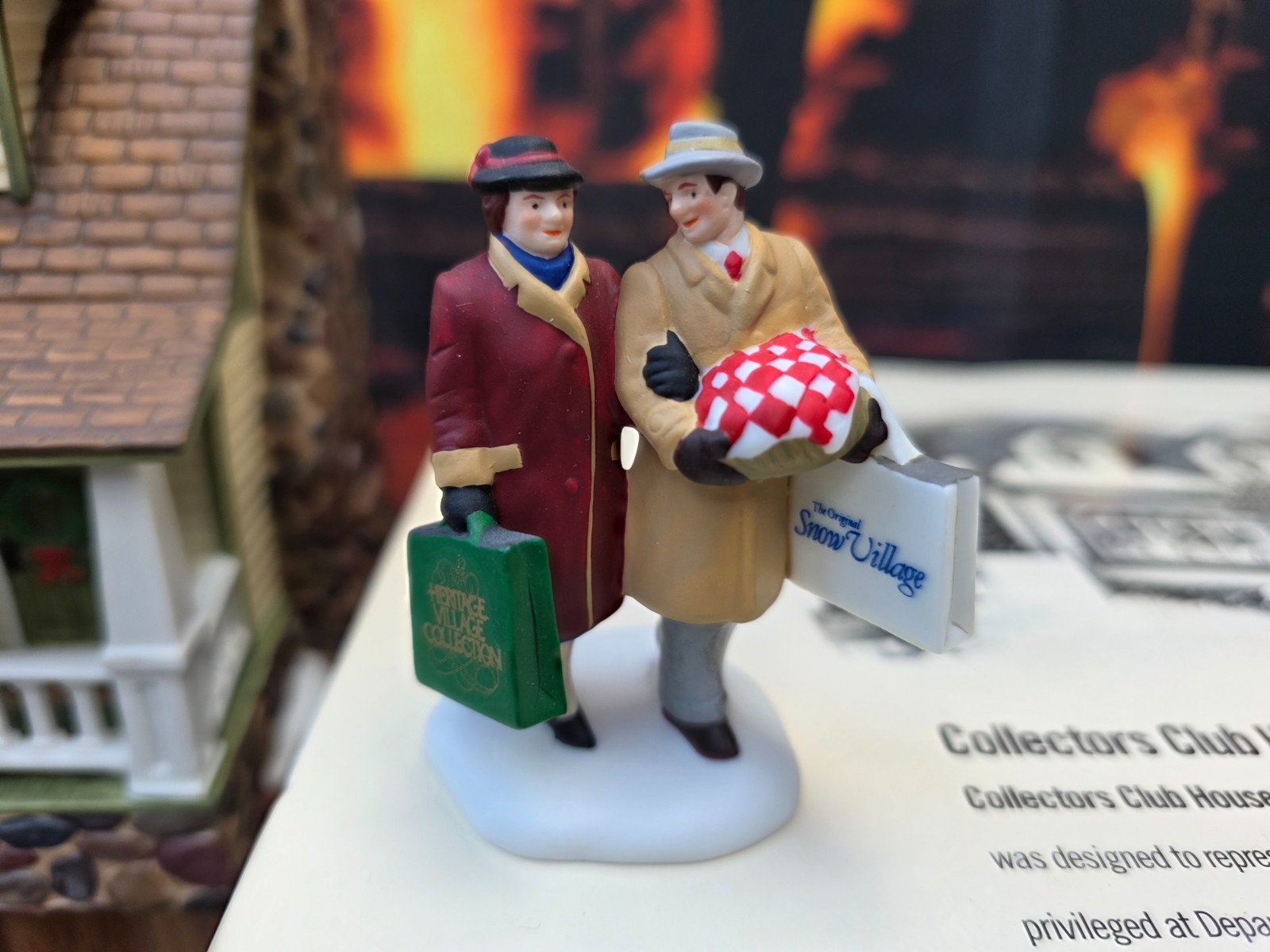 Dept 56 – Collector’s Club House Christmas Village 54800 with figurine