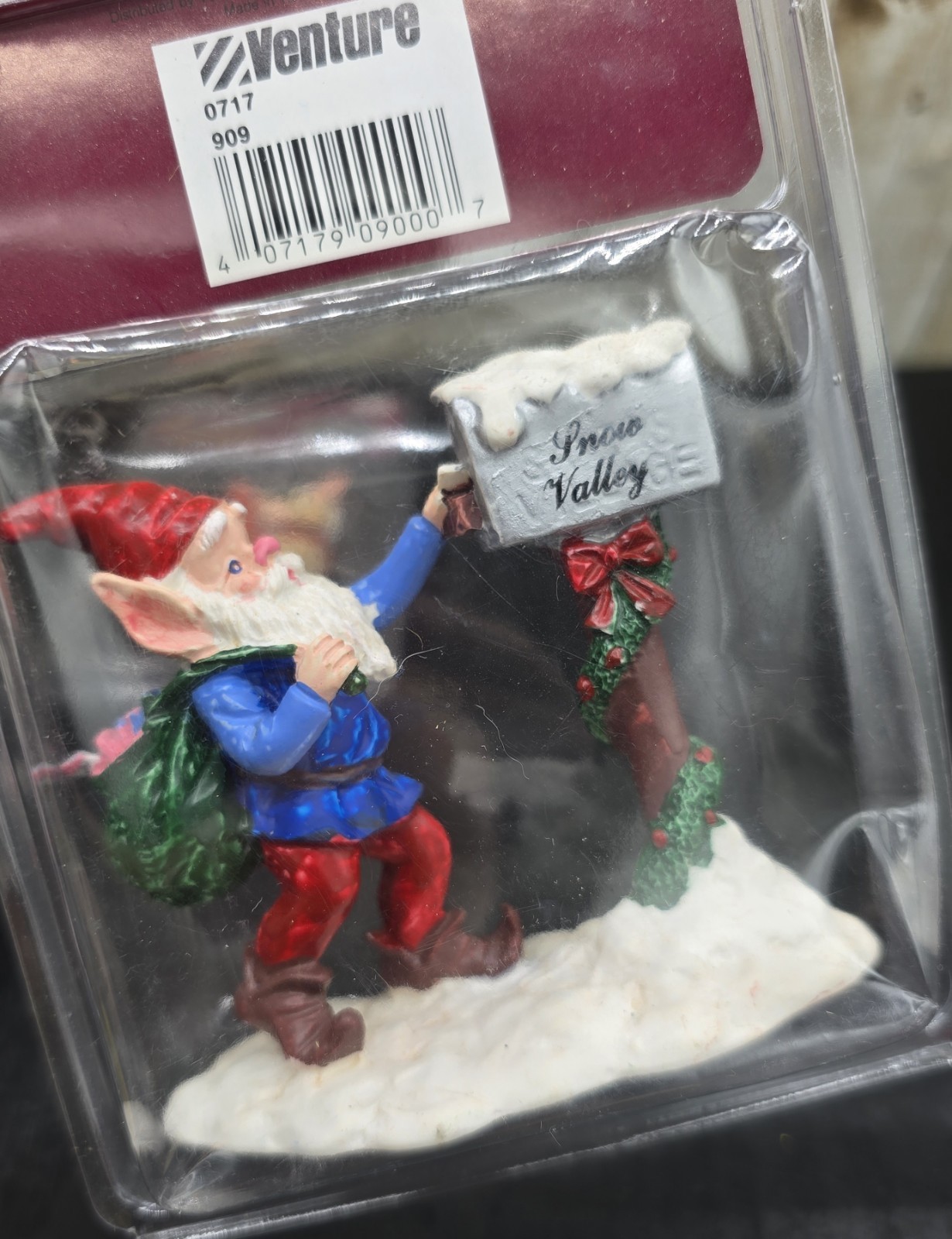 Lot Of 4 Vtg Venture Memories Collection Snow Valley Christmas Village Figures