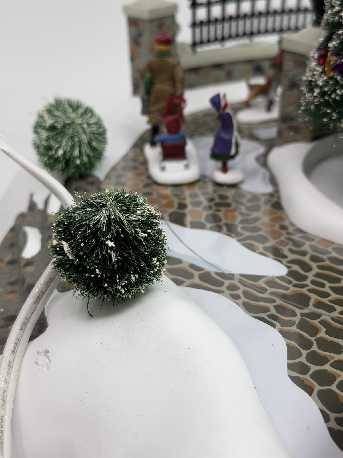 Dept 56 All Around The Park Village Animated Christmas Village Figures Tree