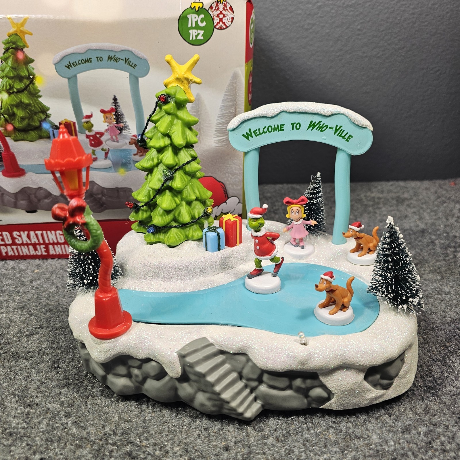 The Grinch Animated Skating Rink Lights Music Christmas Village Piece Ruz