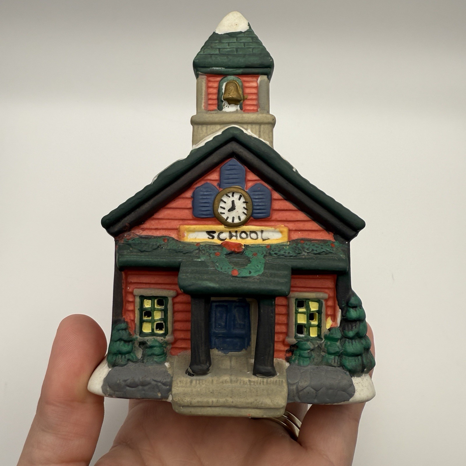 Vintage Christmas Village School House Ceramic Porcelain 5″ *No Light*