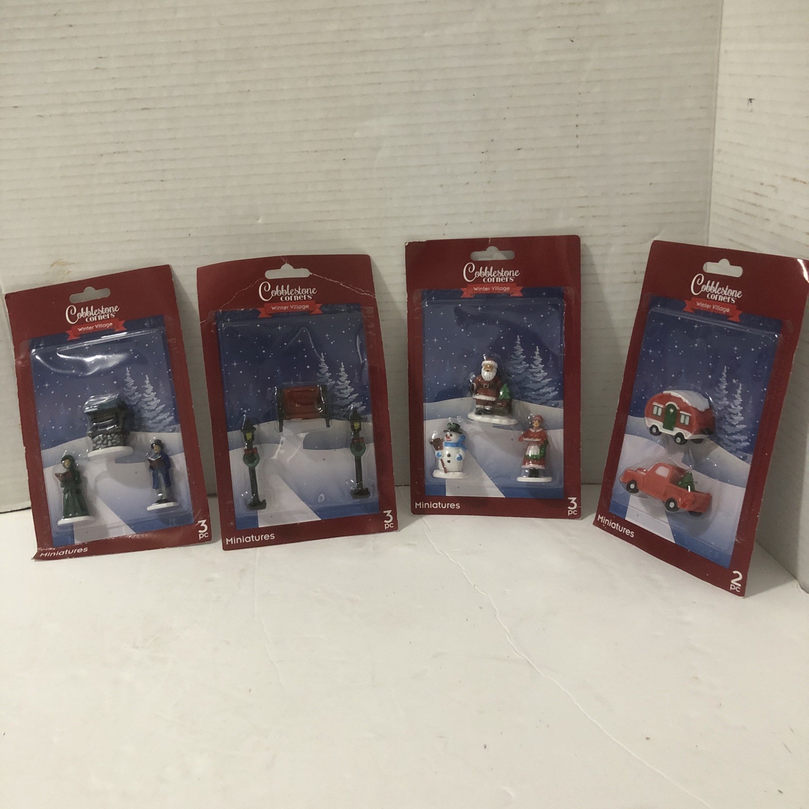 Cobblestone Corners Lot Of 4 Miniatures Winter Village
