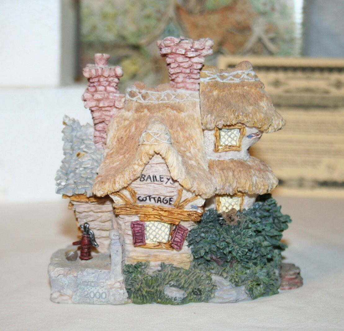 Boyds Town Bailey’s Cozy Cottage in Box with Certificate 19002