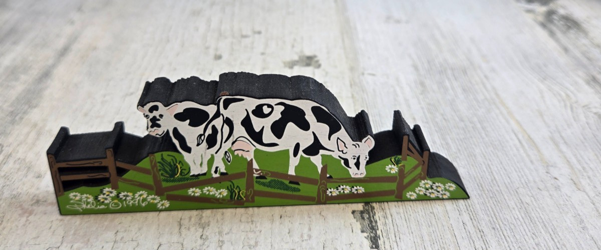 Shelia’s Collectibles Cows in Pasture Accessorie Shelf sitter 1996