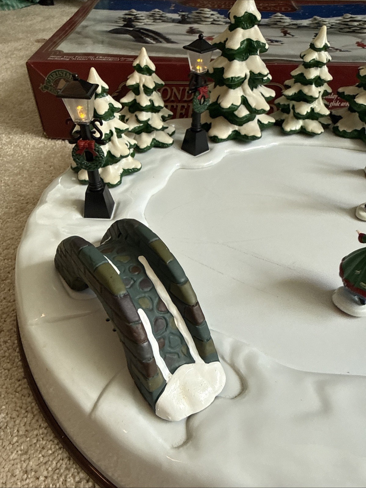 Christmas Fantasy Wonderland Skaters Pond Musical Christmas Complete Working