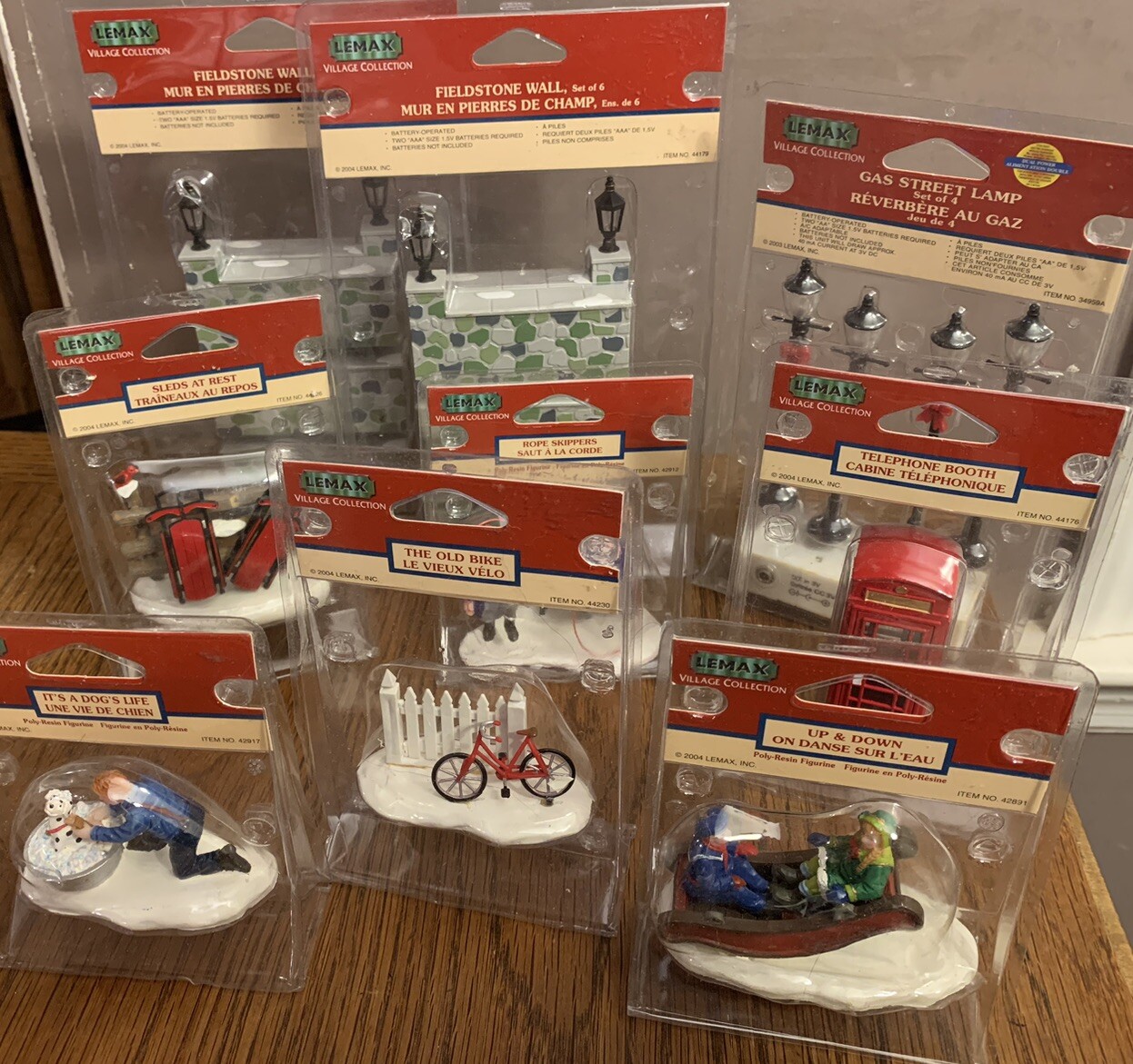 LEMAX Village Collection LOT Stone Walls, Lamps, Figurines 22 Pieces NIB 2003-04