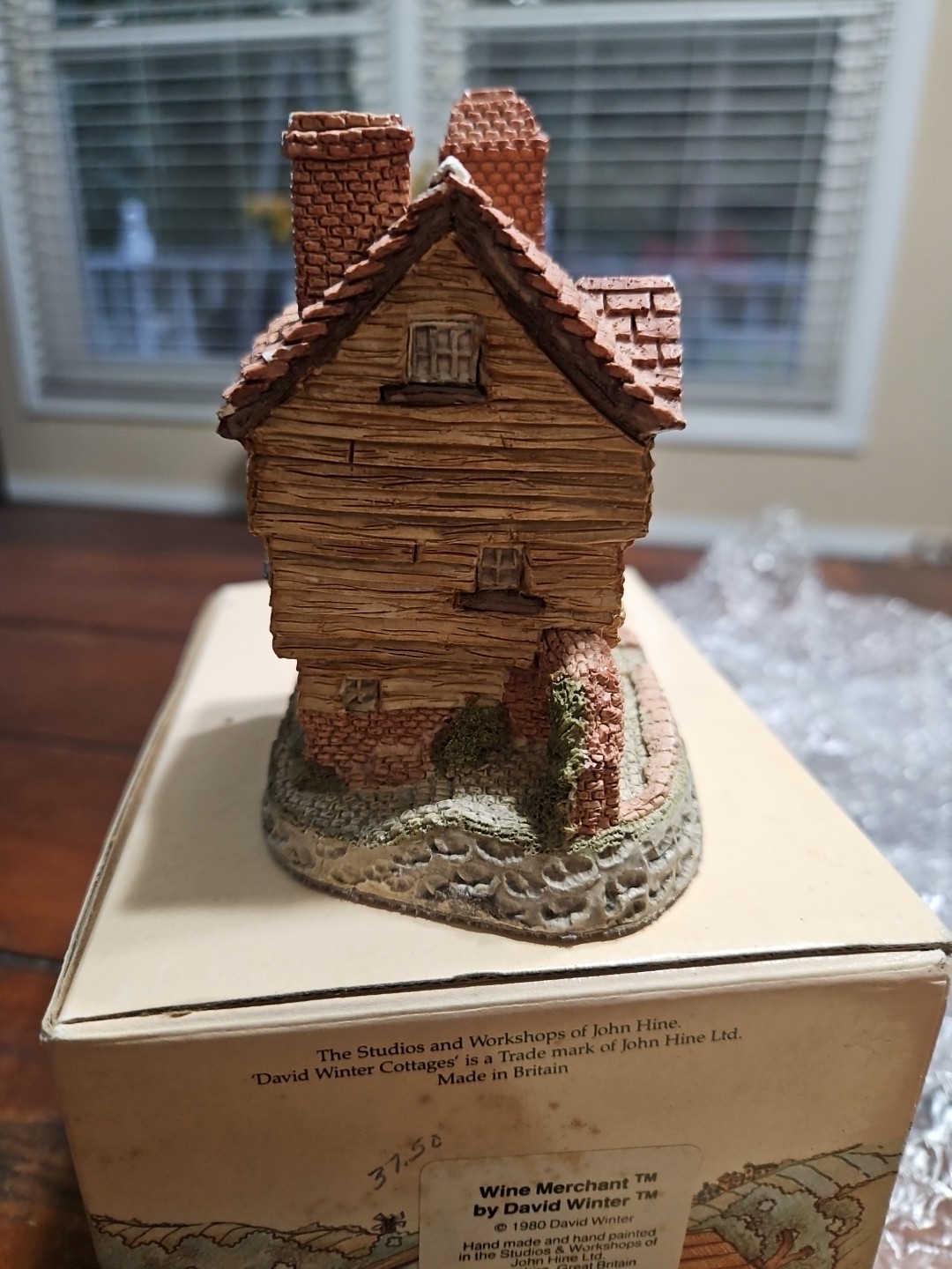 Wine Merchant 1980 David Winter Cottage Collection Box & COA