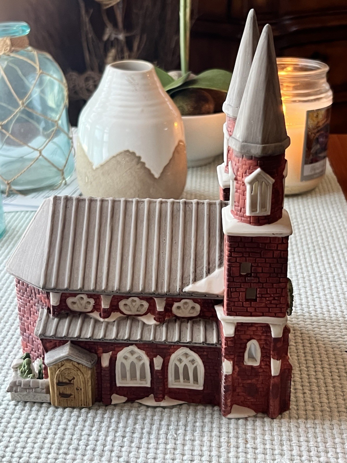VTG CHRISTMAS VILLAGE CHURCH BISQUE PORCELAIN **LIGHTS UP*** 1980s/ 9×7”
