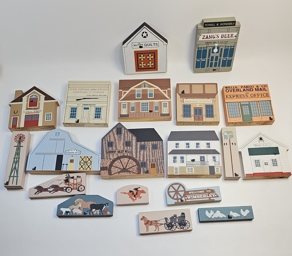 Lot of 19 Cats Meow Shelf Sitters Amish Village Farm Wild West Buildings & More