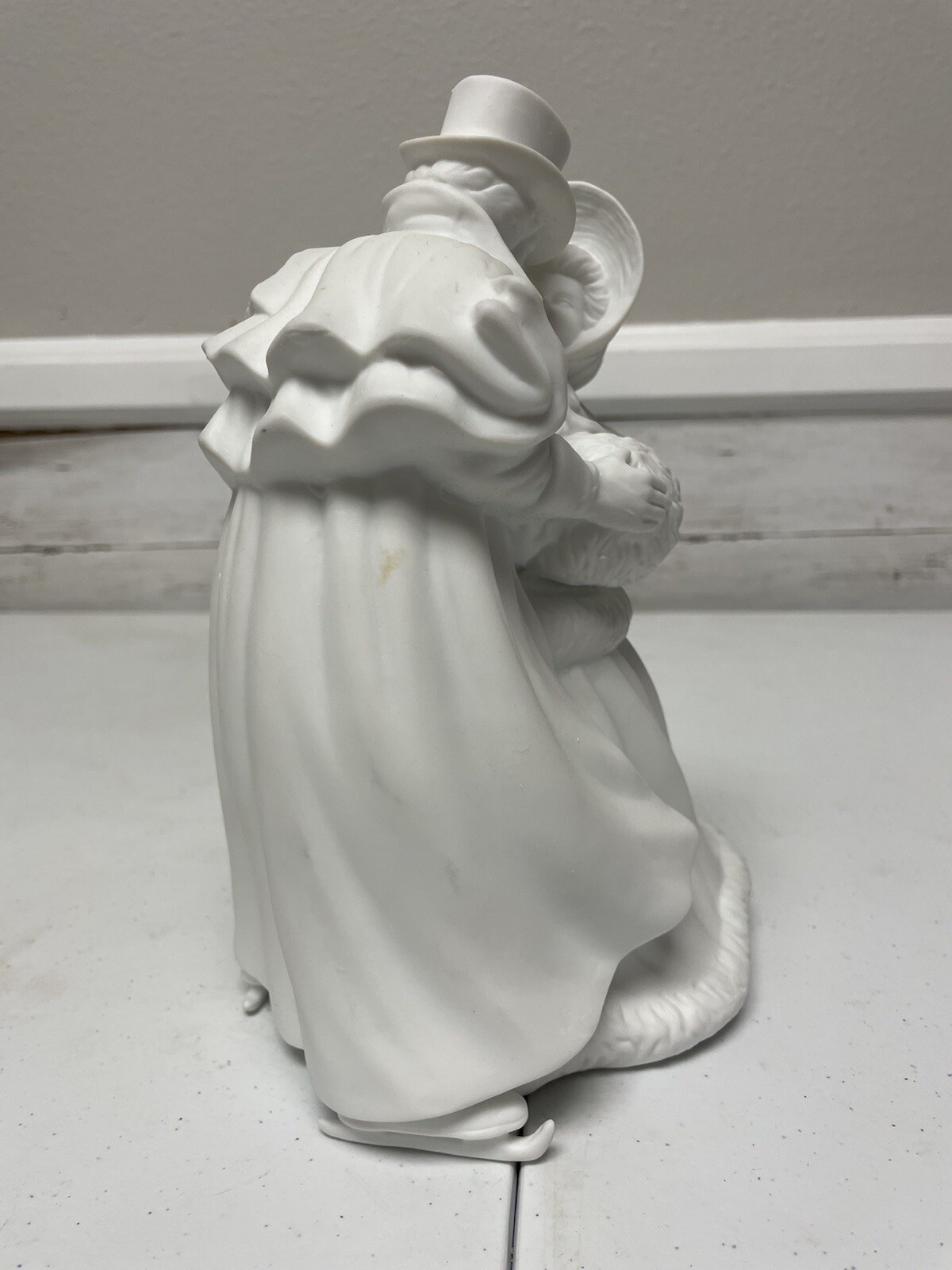 Department 56 “Skating Couple” Winter Silhouette Excellent Condition