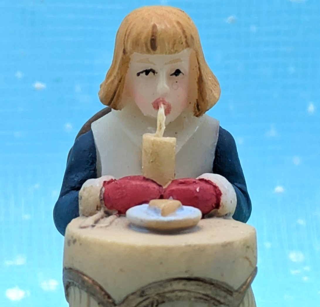 Hershey’s Holiday Village Sipping Cocoa girl Christmas figurine NO BOX INV276
