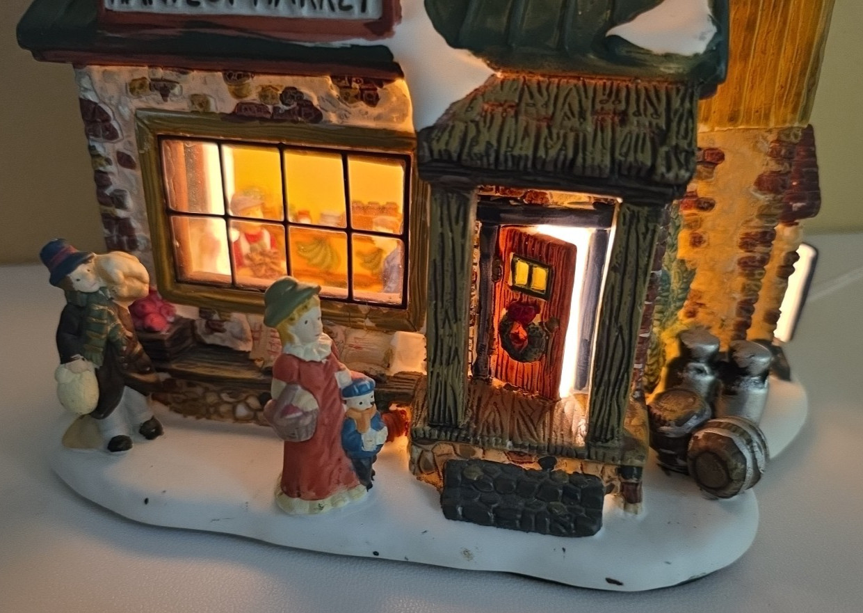 Santa’s Workbench Farmers Harvest Market Lighted Porcelain House Vintage 2001