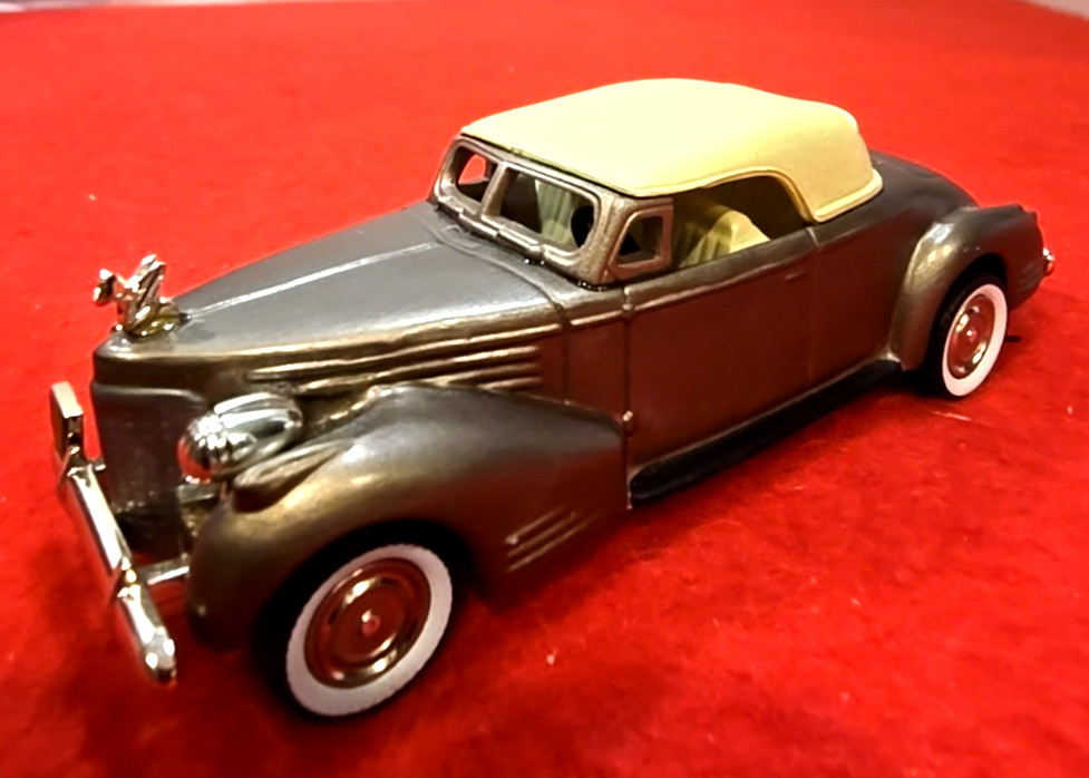 Dept 56 Christmas In City 1940 V16 Cadillac Coupe Car #59416 Village Accessory