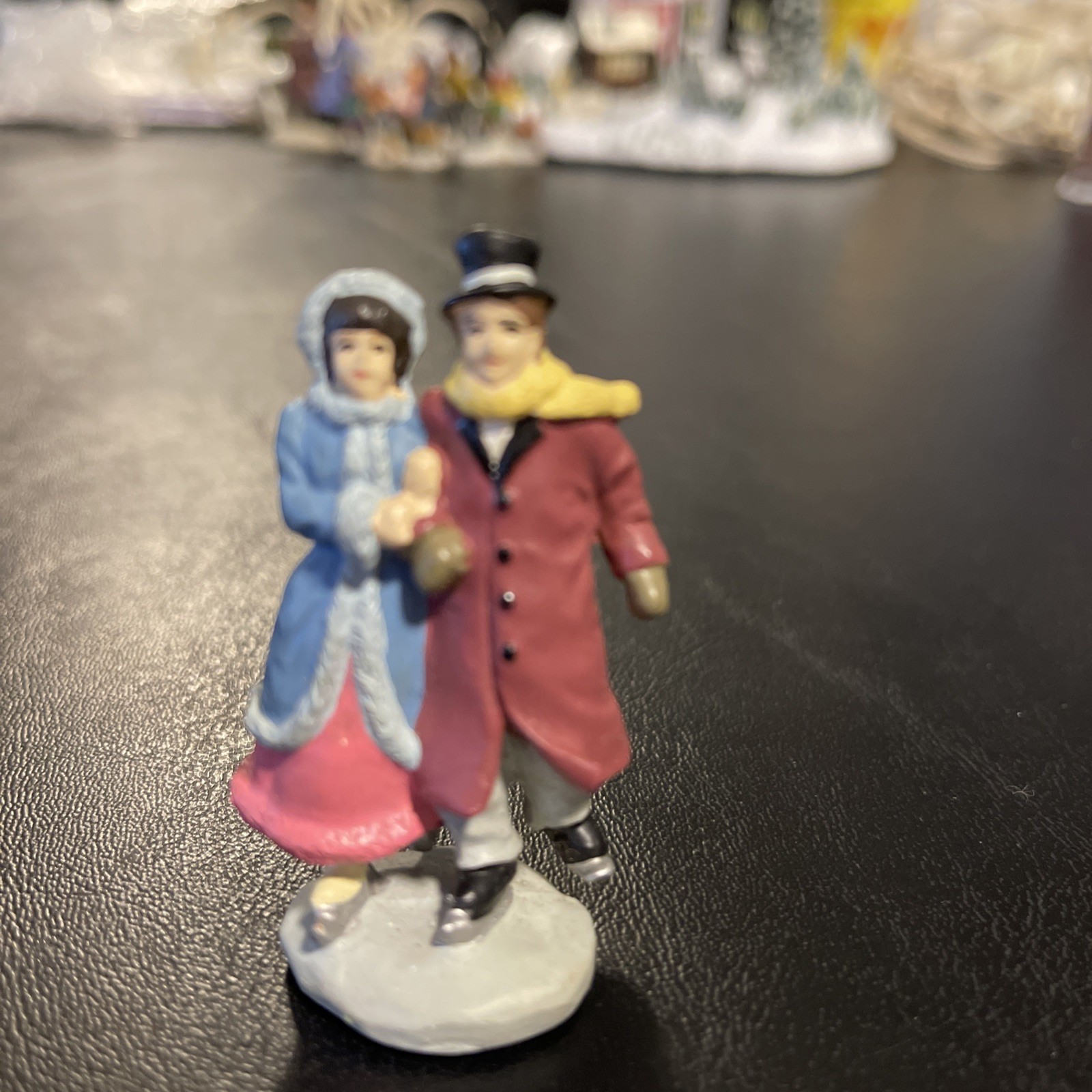 Christmas Village Figures Lot x6 Skaters With Magnets