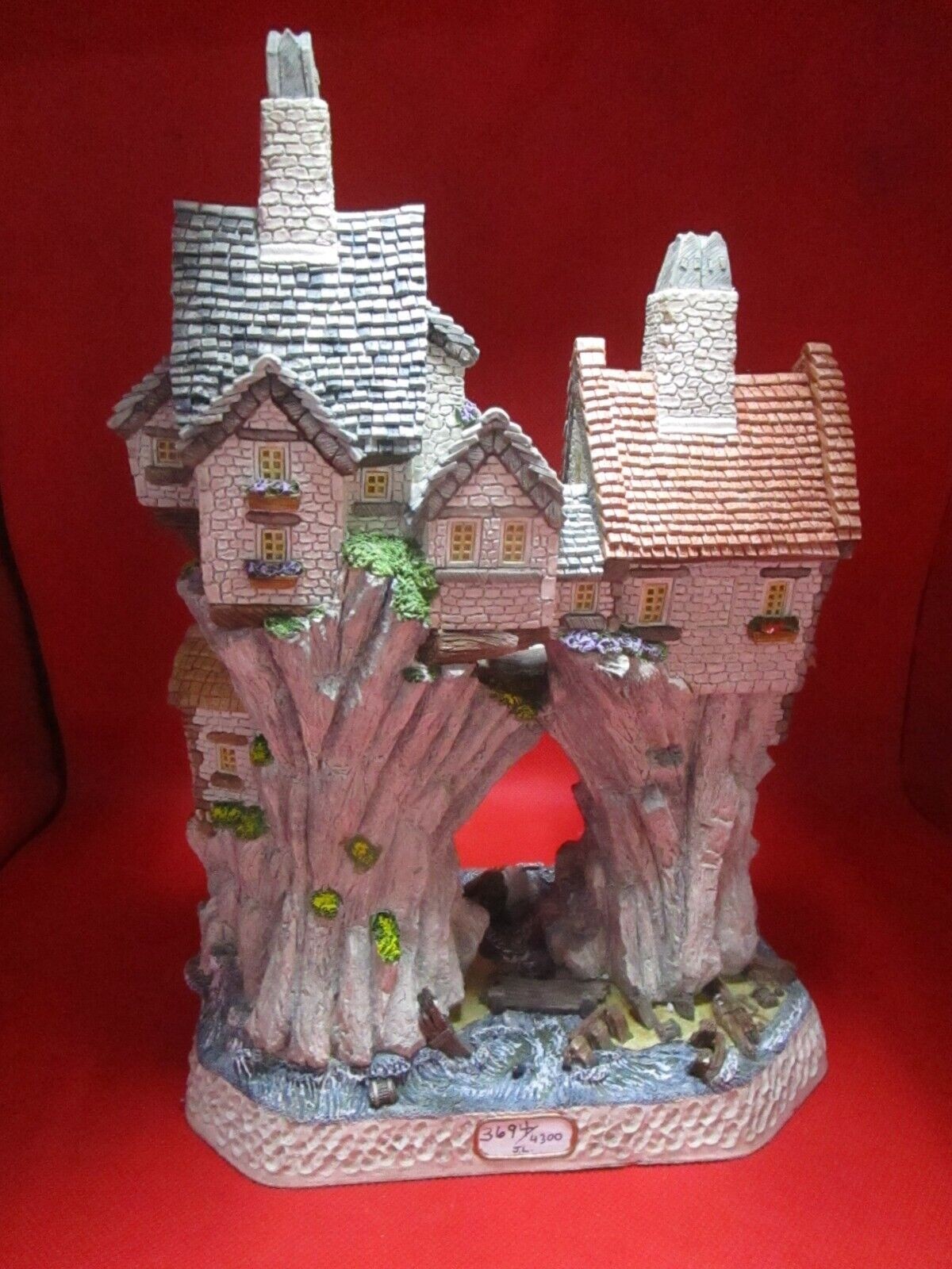 David Winter Cottages 1996 WRECKER’S COTTAGE #D0805, 11″ in orig box CERTS