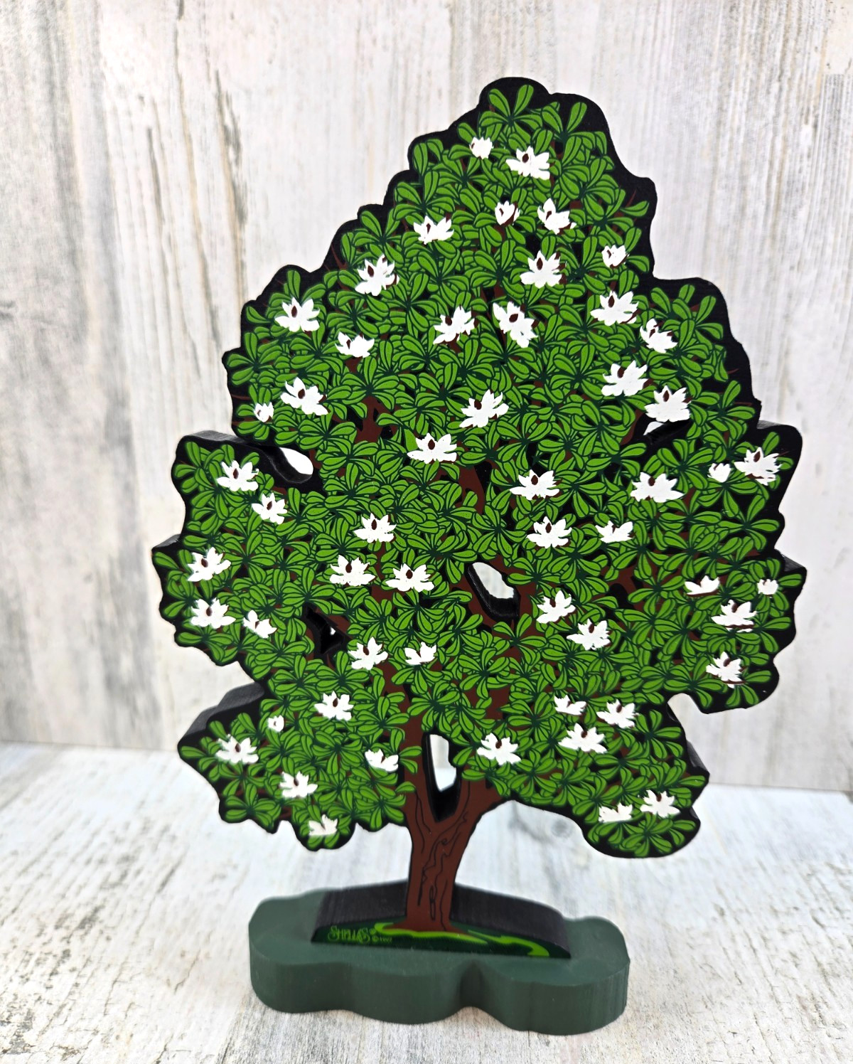 Shelia’s Collectibles Magnolia Tree Shelf Sitter Large 1997