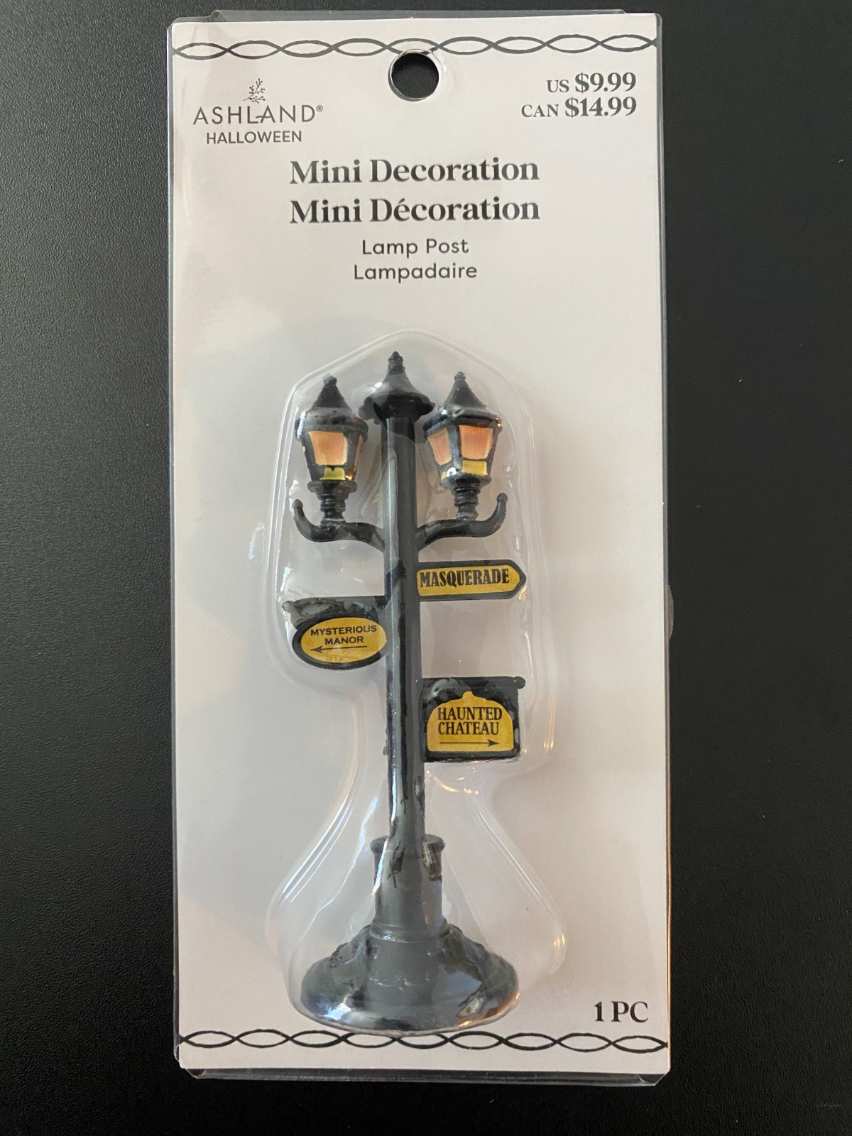 ASHLAND HALLOWEEN MINIATURES LAMP POST ~ NEW IN PKG 2025