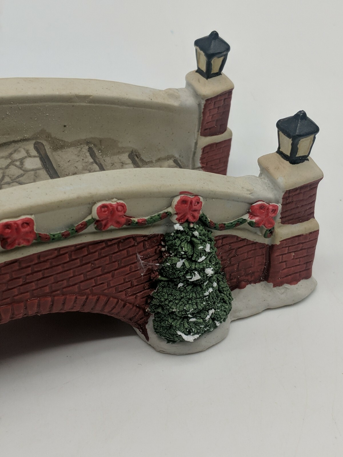 1991 LEMAX Hearthside COLLECTIBLES PORCELAIN FOOT BRIDGE w/ lamps & wreath