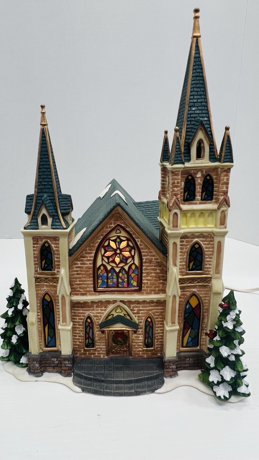 Santa’s Workbench Classic Series “St. James Cathedral” 2003 Retired Please READ
