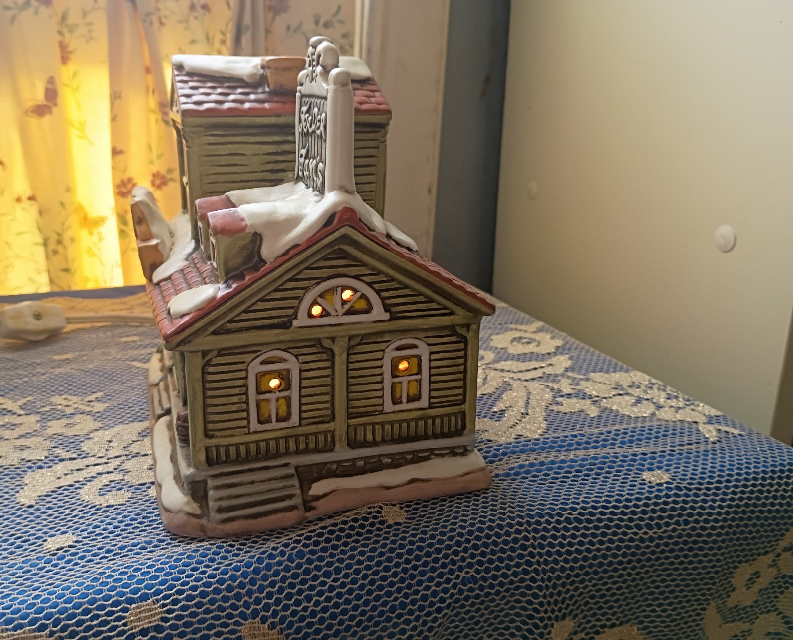 Lefton Colonial Village Trader Tom’s General Store 1987 Christmas