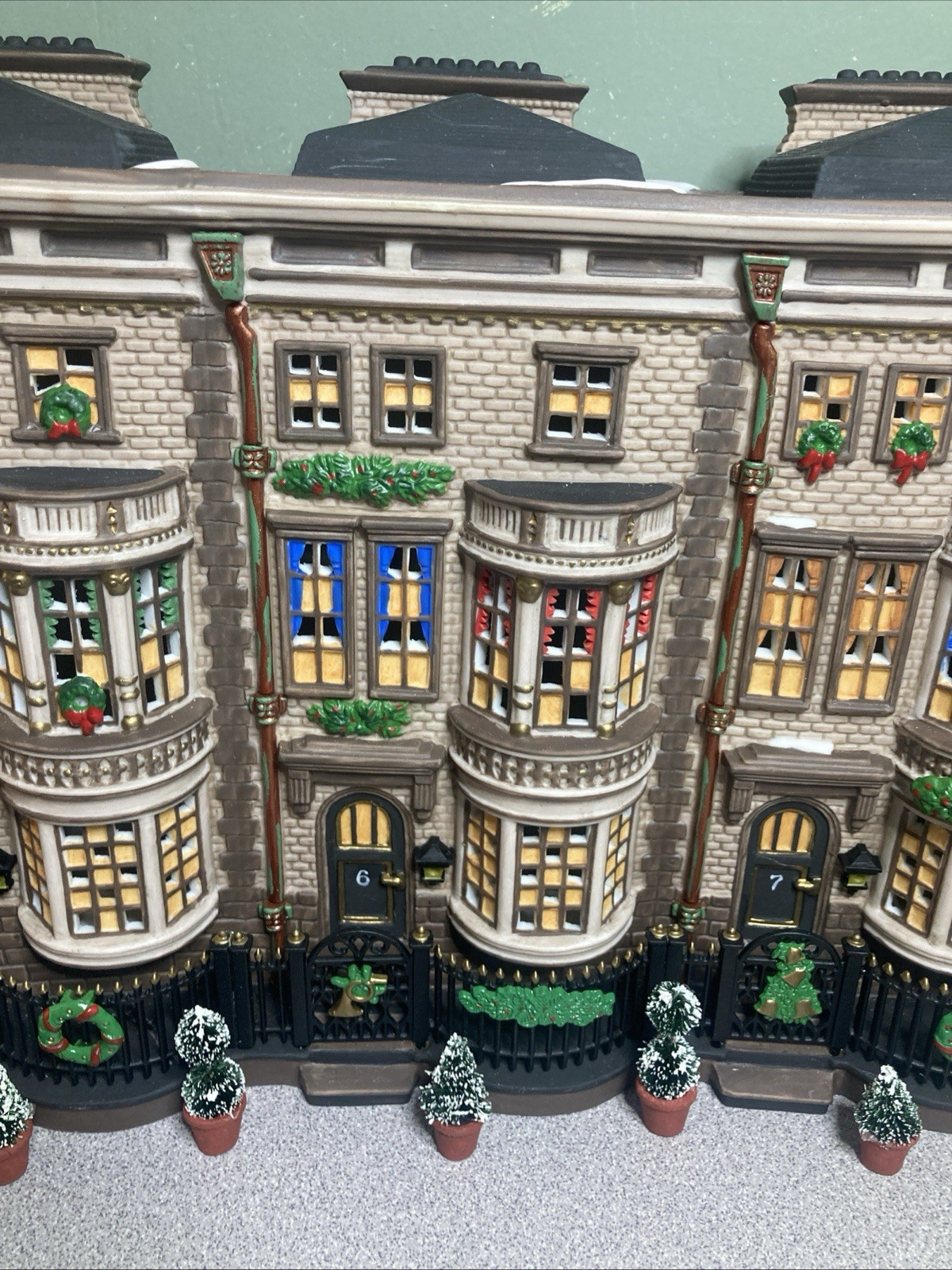 Department 56 Dickens Village Series “Mulberrie Court” 58345 Retired
