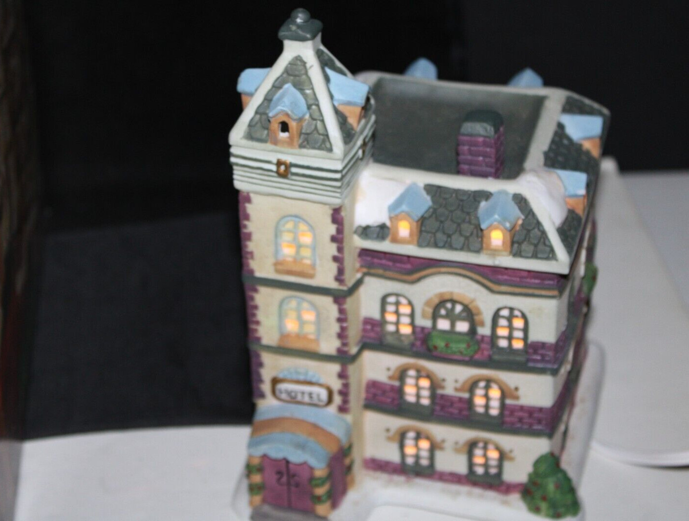 Grandeur Noel 2 Piece Porcelain Set HOTEL & JEWELER ANTIQUES Christmas Lighted