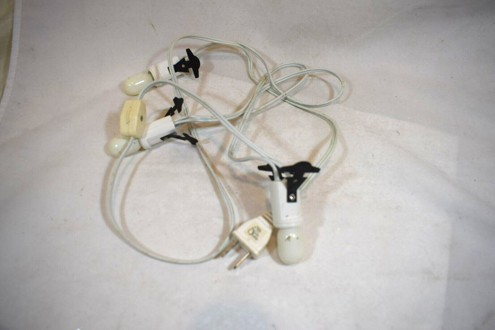 Village House Light Cord 3 Sockets 0n/0ff Switch White Bulbs (0725)