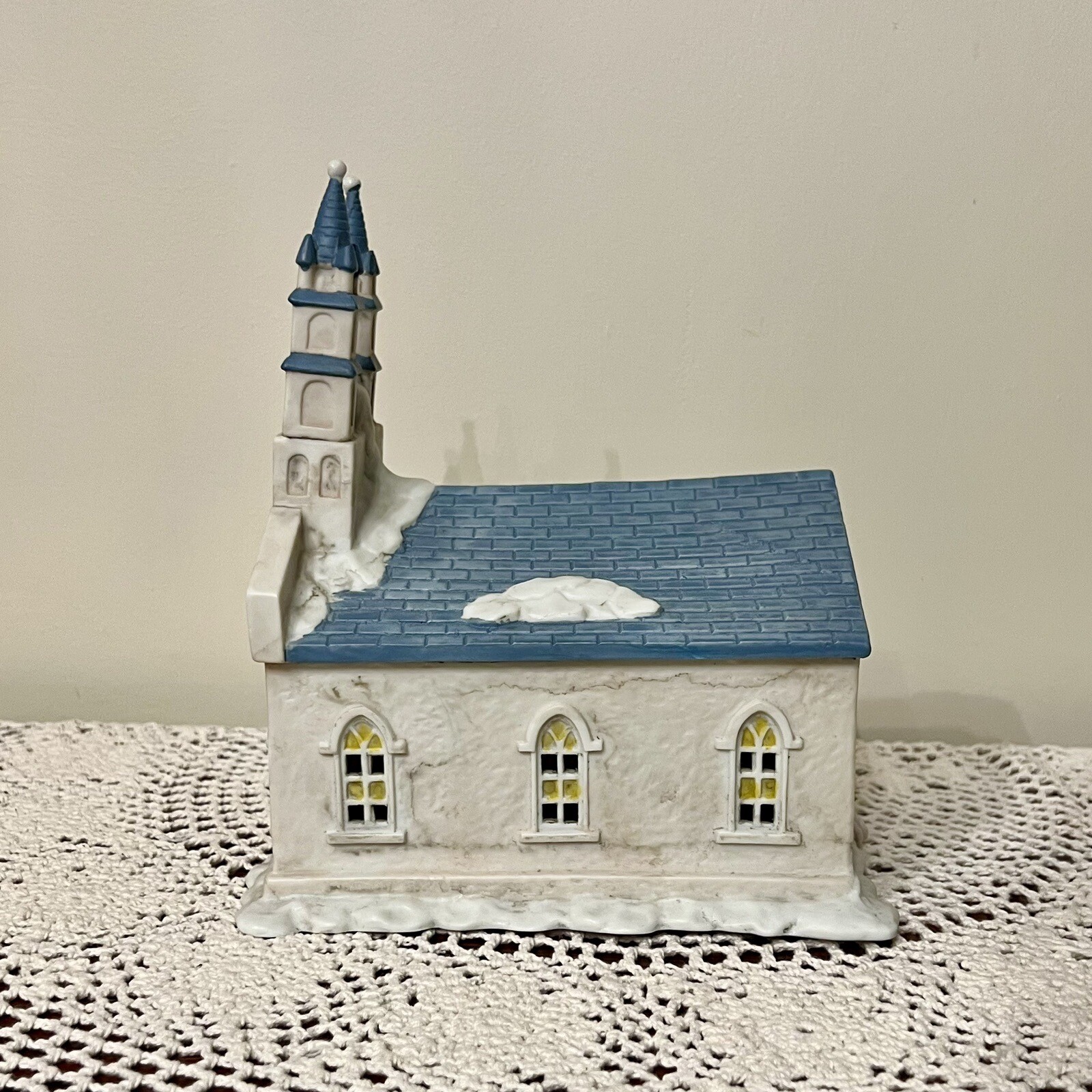 Christmas Swiss Village Light Up Gothic Church Double Spire Porcelain 1990 WORKS
