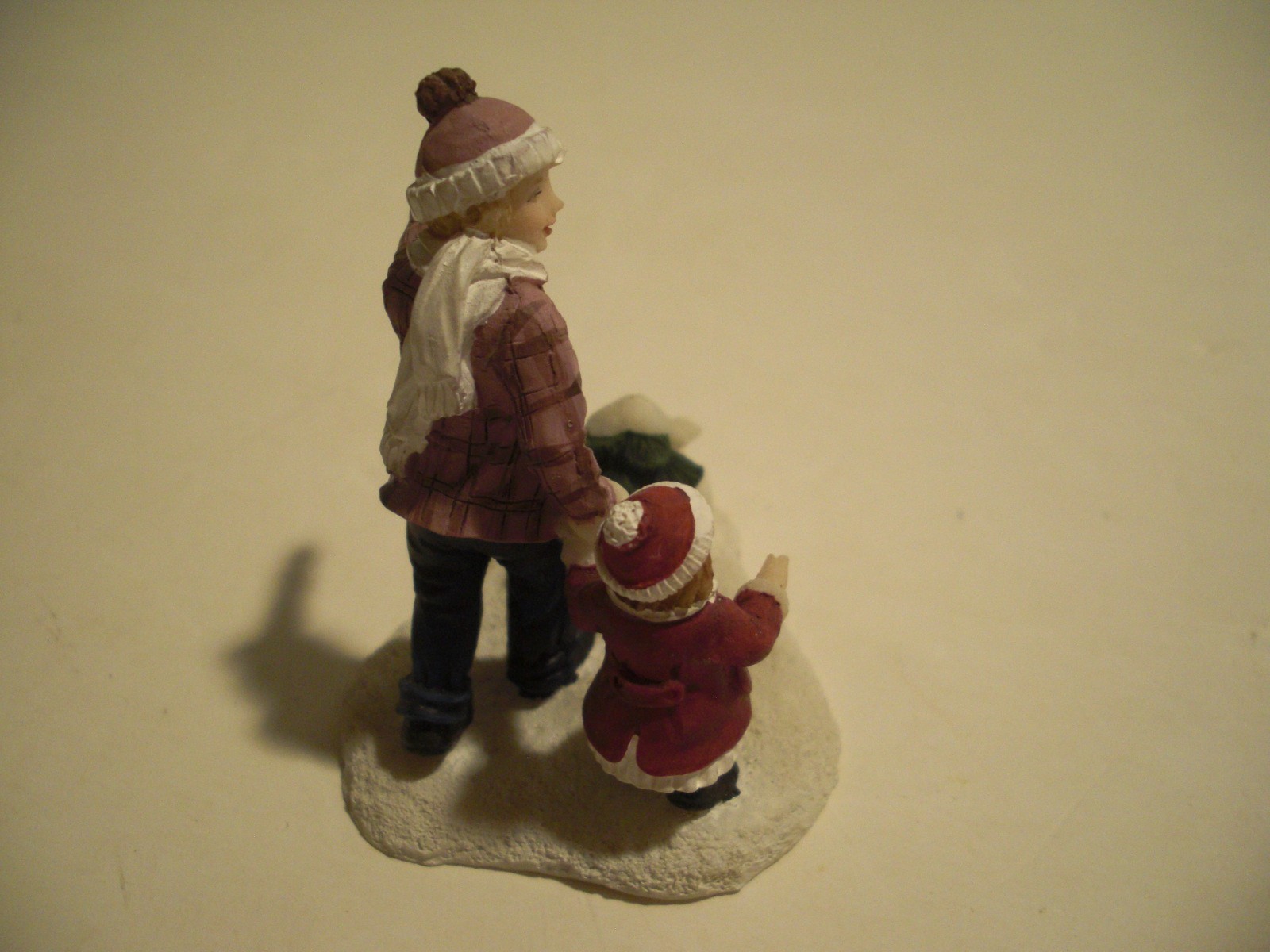 2 EX Hershey’s Holiday Village Christmas Figurines Gift Basket Cart+ Winter Walk