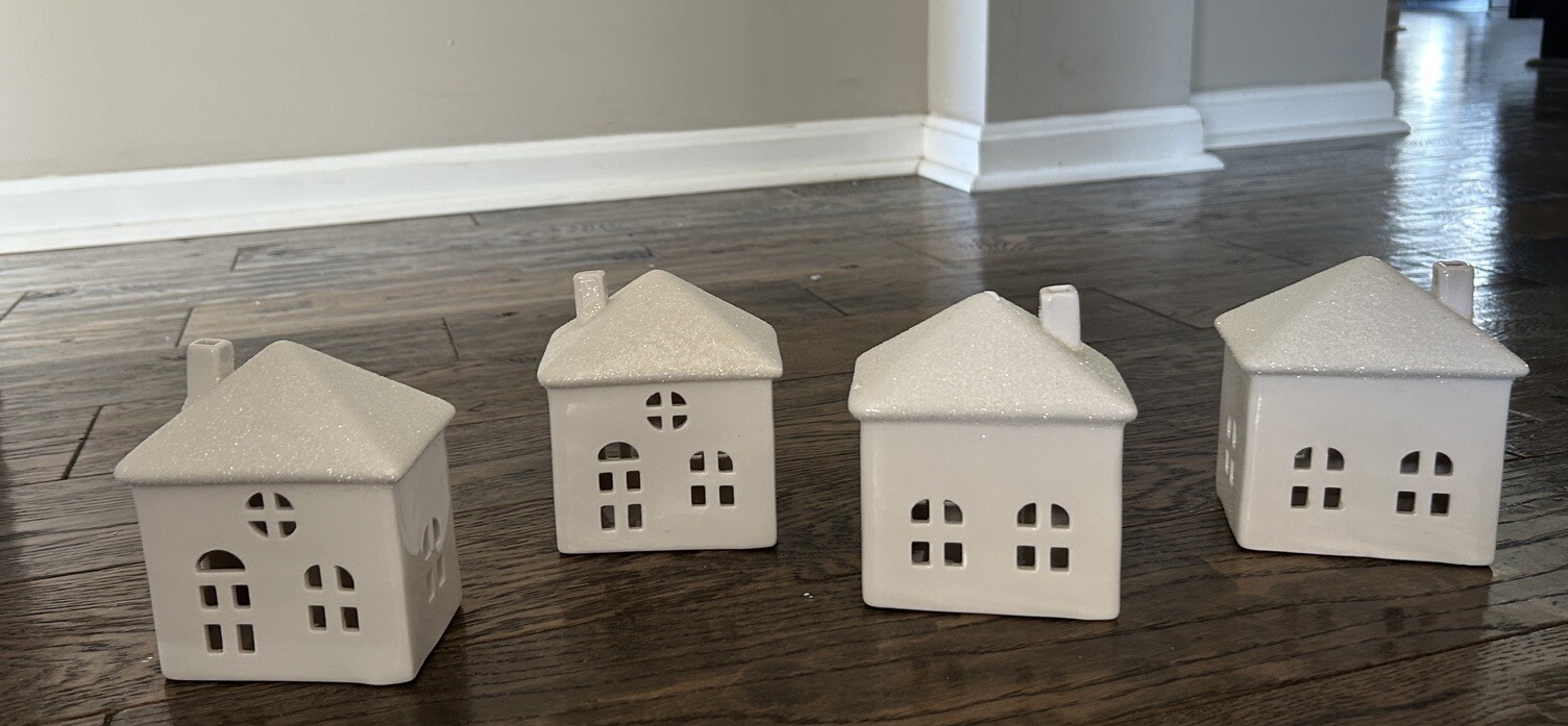 Target Wondershop Village – NEW IN BOX – set of 4 glitter ceramic houses 2021