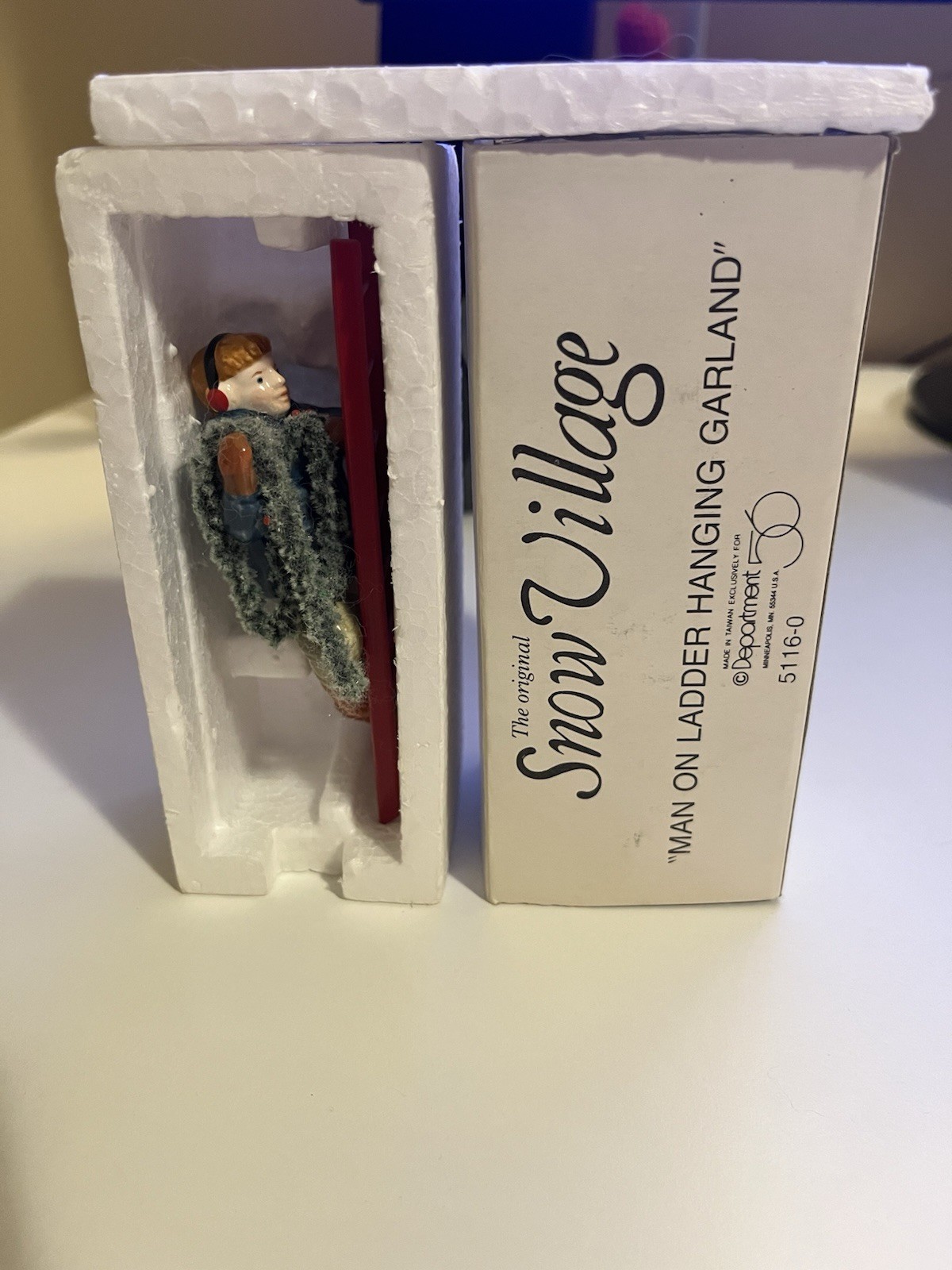 Dept 56~Snow Village~Man On A Ladder Hanging Garland~5116-0~IOB