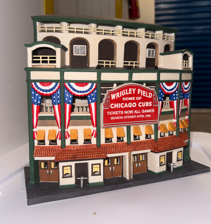 Dept 56 Wrigley Field Chicago Cubs 2001 Christmas in the City COMPLETE WITH BOX