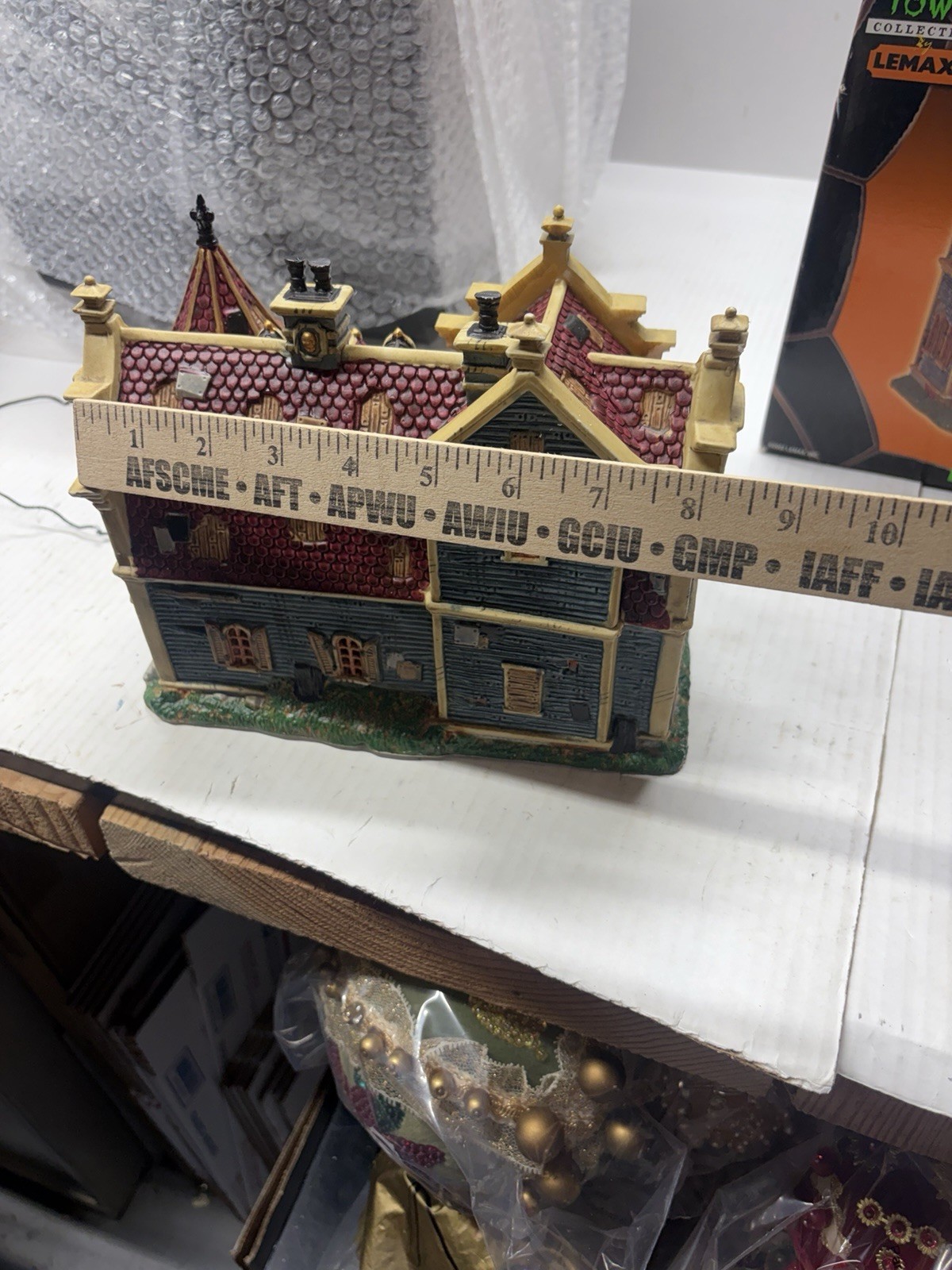 Lemax Spooky Town Black Cauldron Inn 2002 Retired Halloween Lighted House