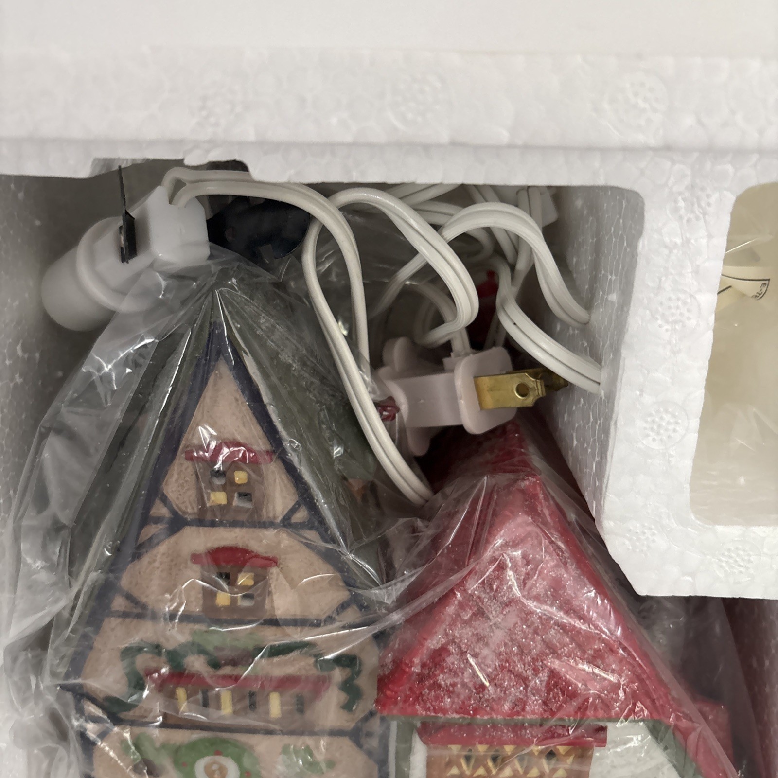 Dept 56 Heritage Village Obbies Books and Letrinkas Candy Open Box