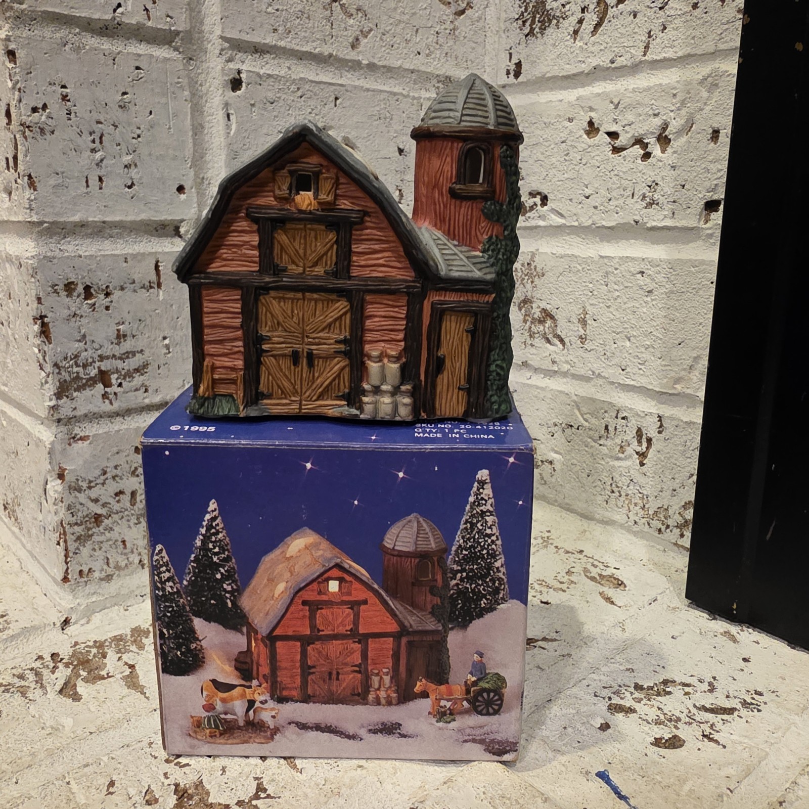 Vintage Home Town America Collection “Barn” 1995 Hand Painted Handcrafted