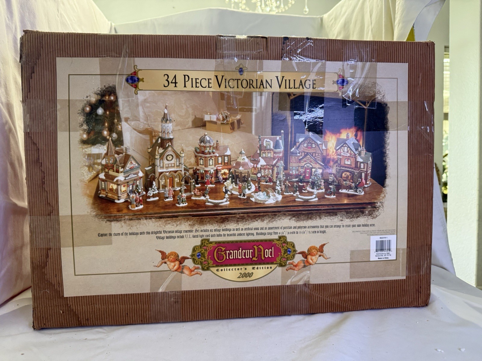 Grandeur Noel Victorian Christmas Village 34pc Set, Illuminated Porcelain, Boxed