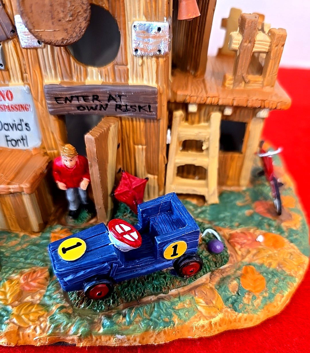 LEMAX DAVID’S FORT-LIGHTED HOLIDAY VILLAGE RETIRED MINT MINT COND. SEE PICS.