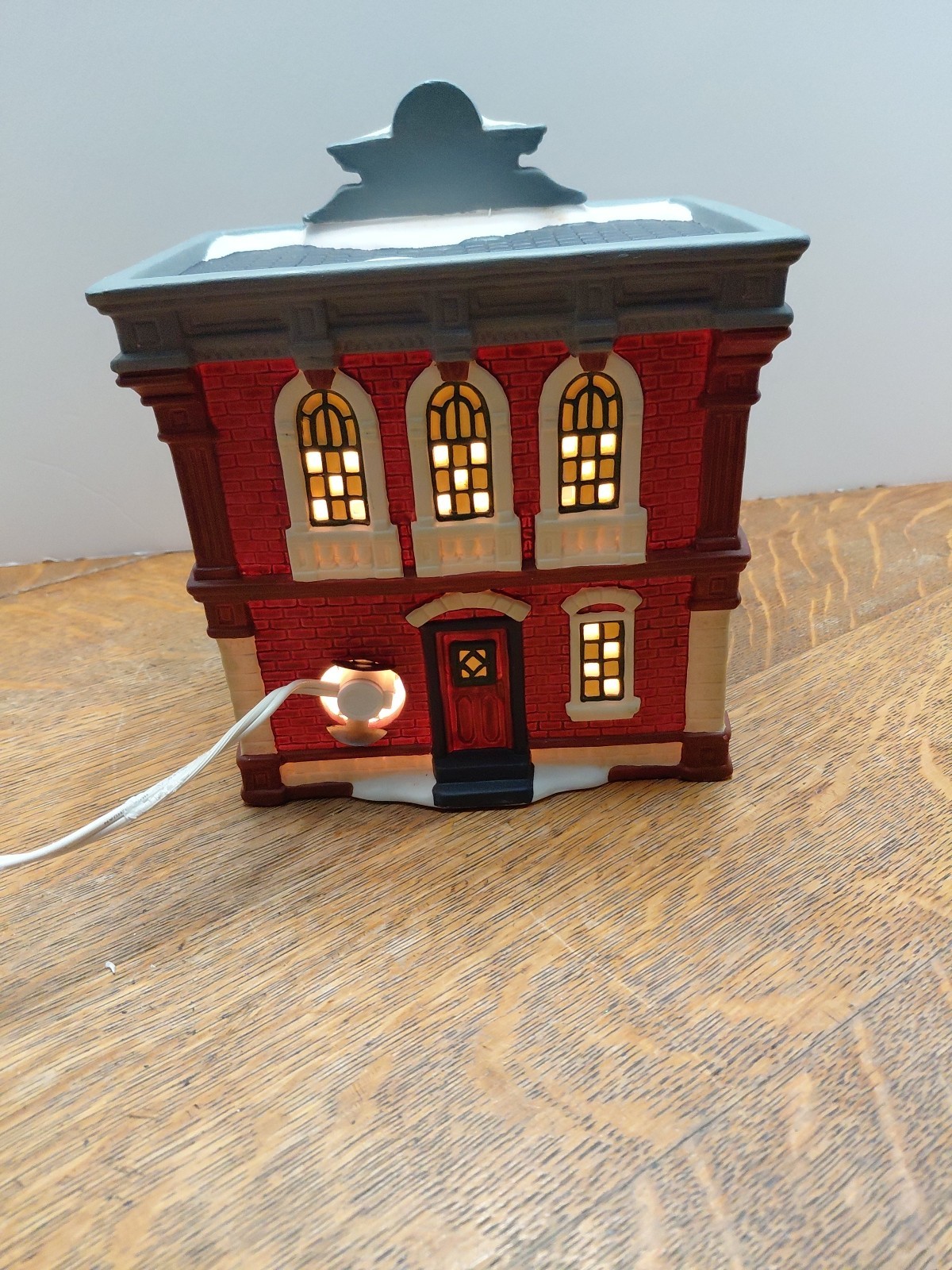 Vintage Heartland Valley O’Well Deluxe Porcelain Lighted House Grocery