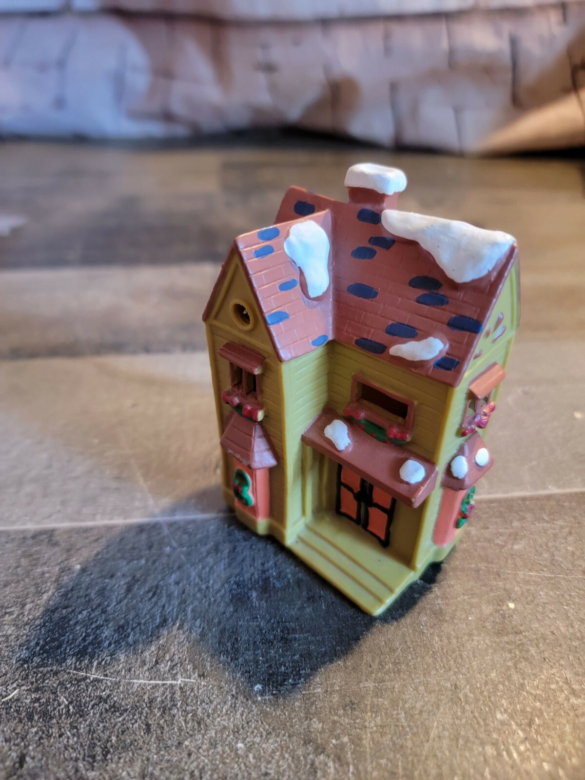 Hard rubber snow yellow Mistletoe house xmas village accessory toy
