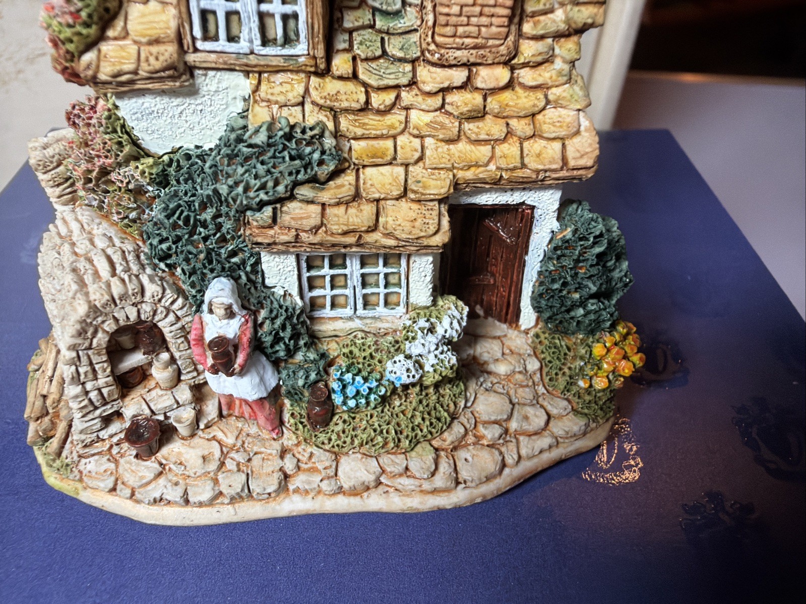 Lilliput Lane 1998-99 Collectors Club “Kiln Cottage” With Box And Deed