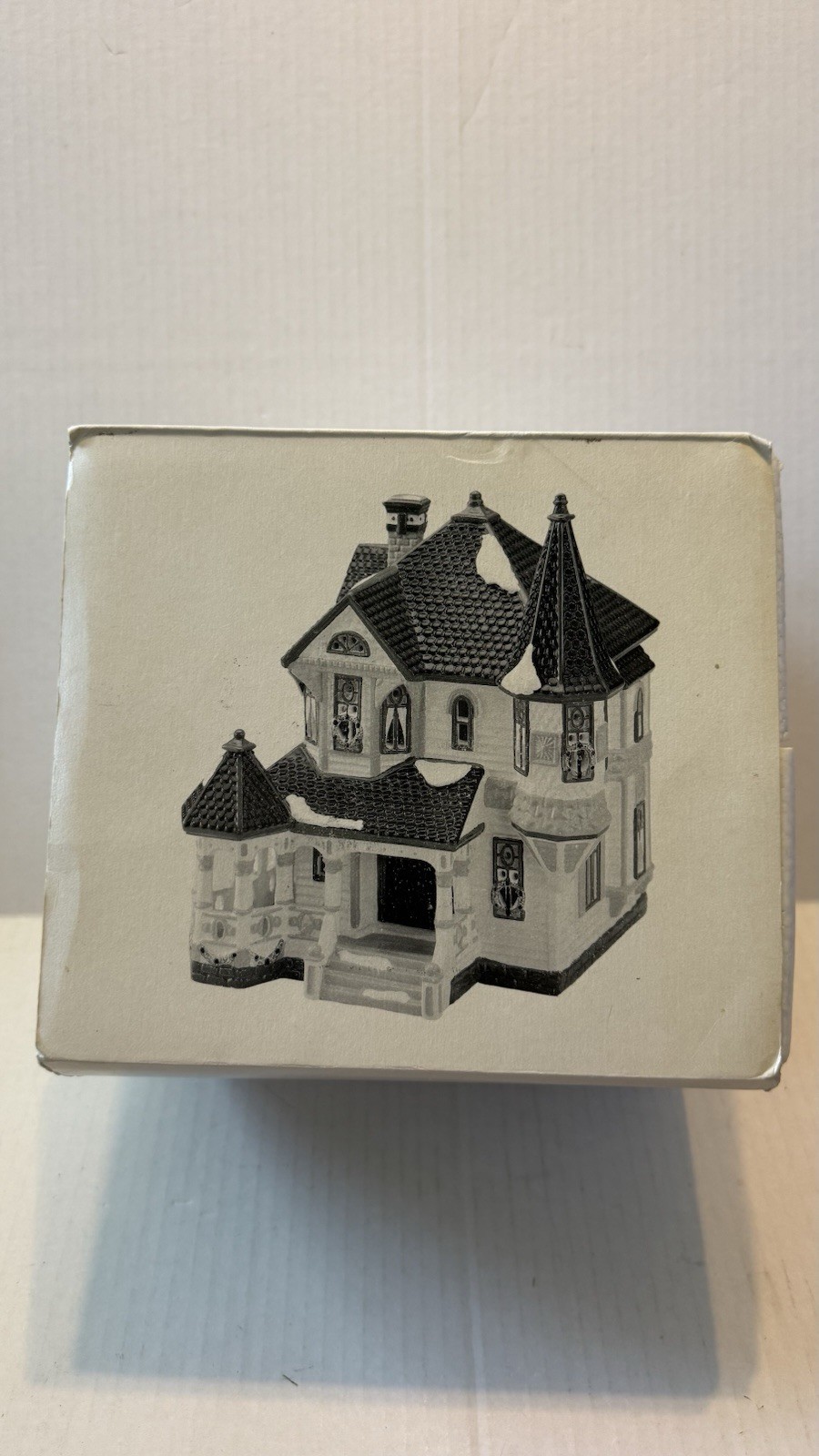 Dept 56 Snow Village Queen Anne Victorian 51578 w/ Box – Water Stained Sleeve