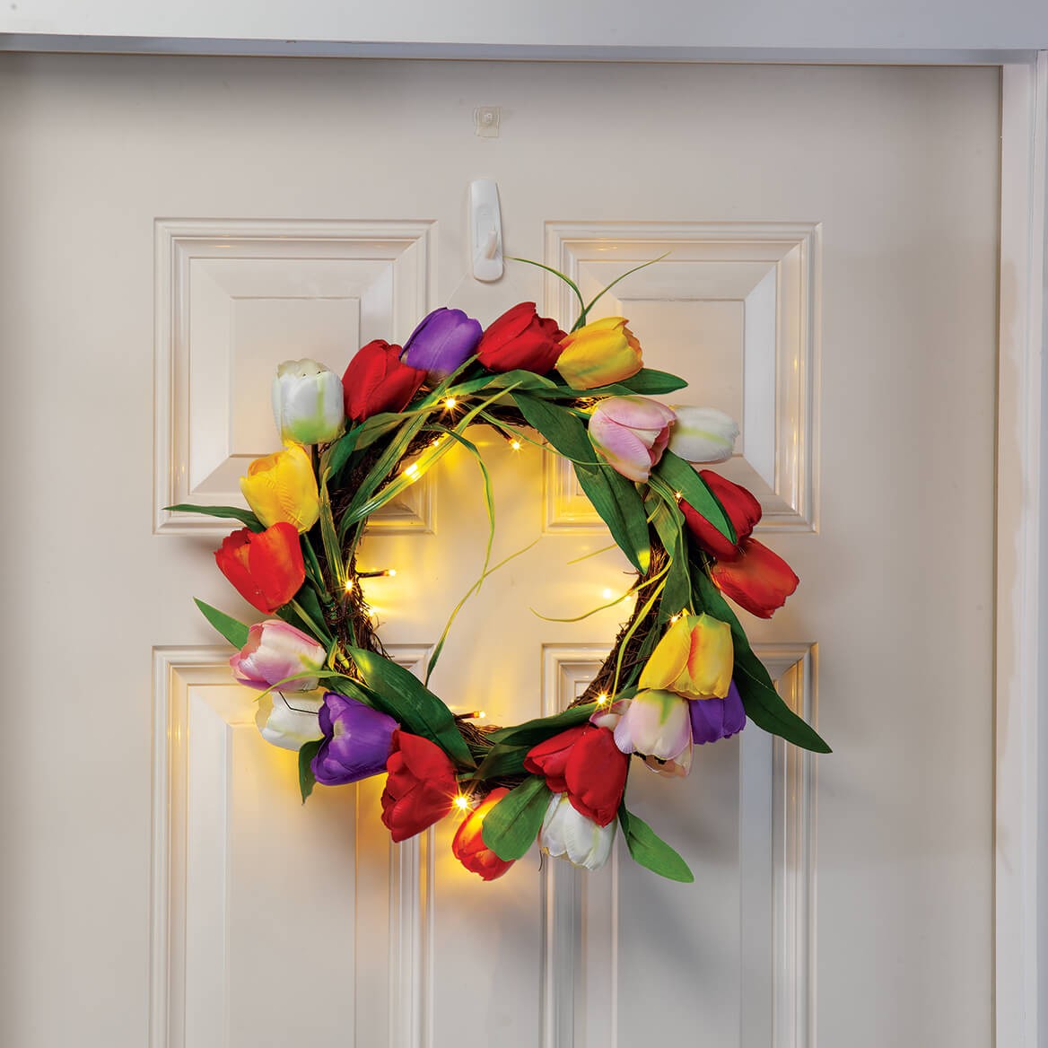 Lighted 18″ Tulip Wreath by Oakridge