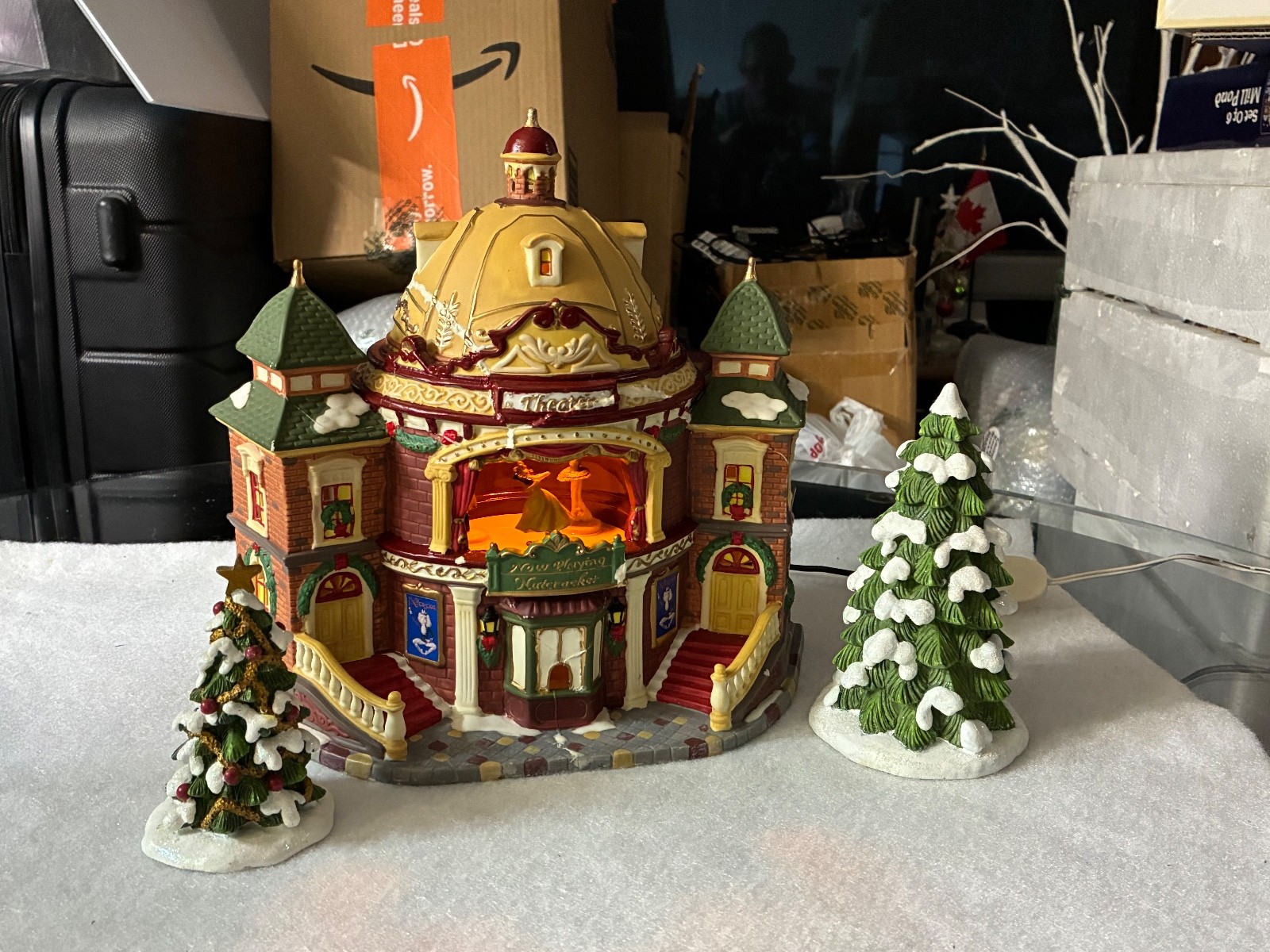 BEAUTIFUL ” CHRISTMAS VILLAGE THEATER “