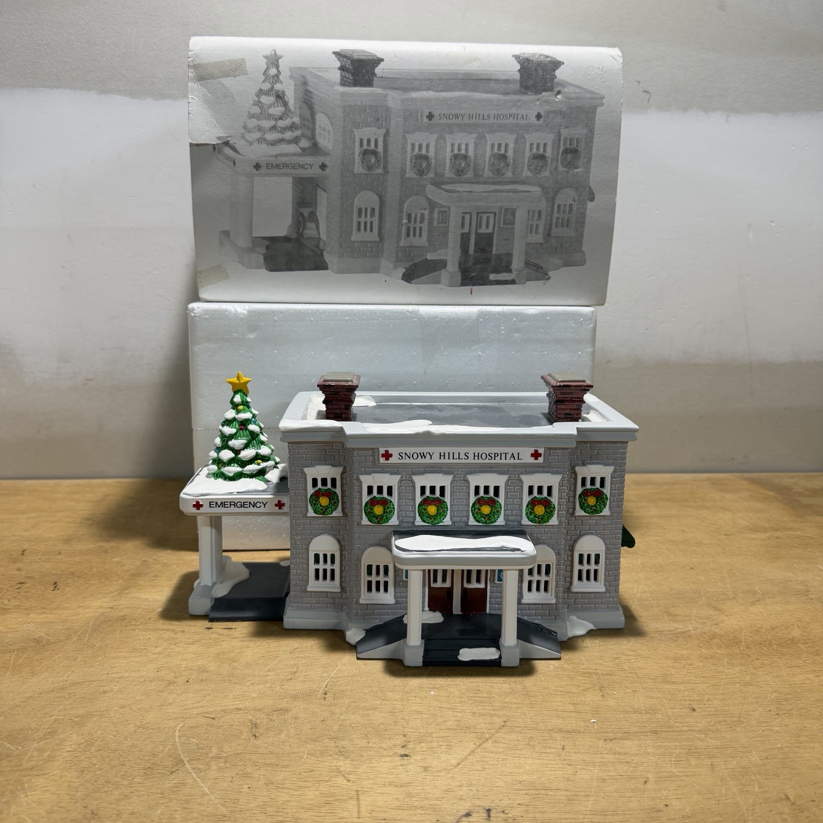 Department 56 Snow Village Snowy Hills Hospital 5448-8 W/ Box Clean