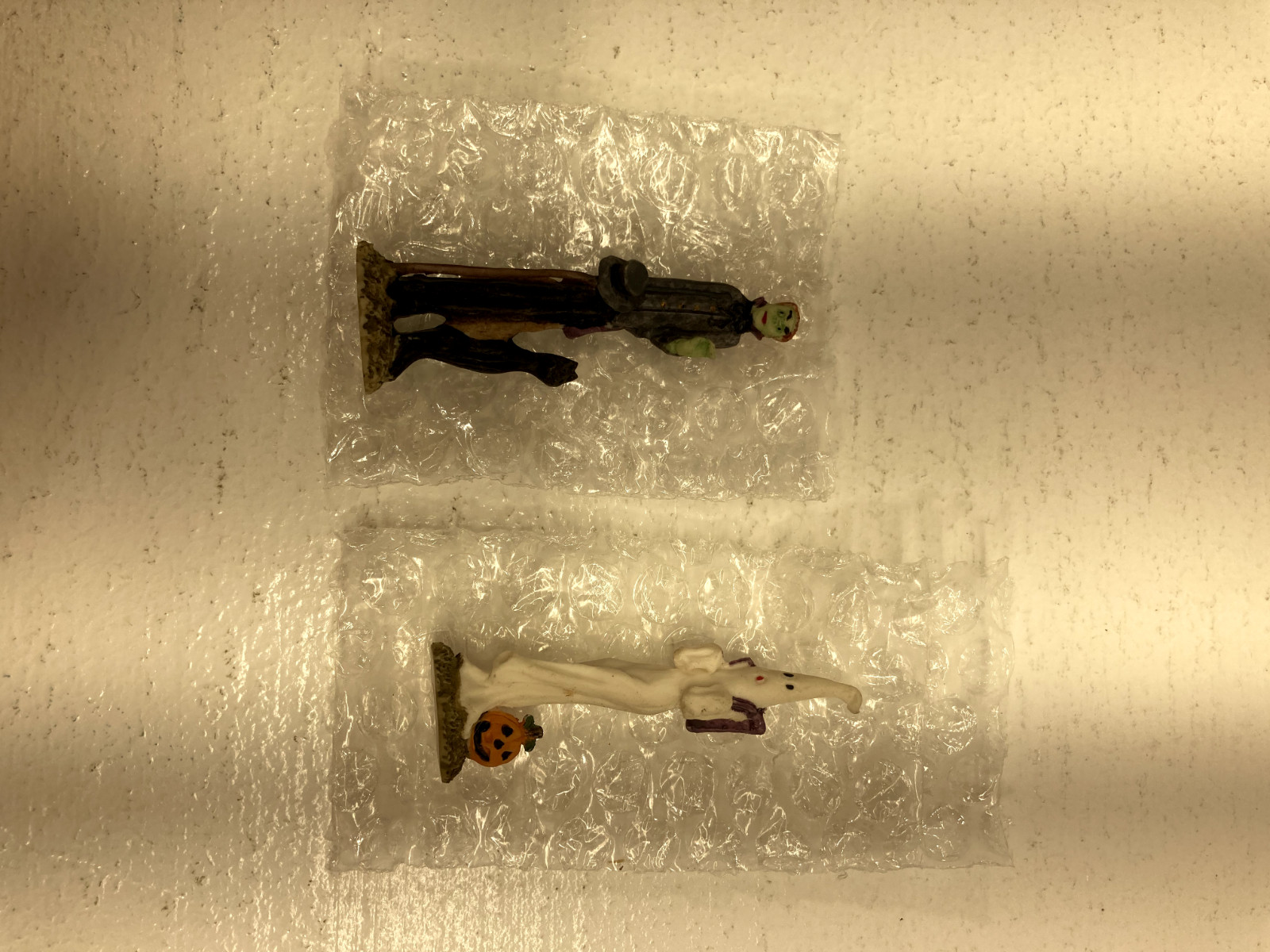 Halloween Haven Lighted Rowdy Rogue Gallery 8″ Village Haunted House Vintage EUC