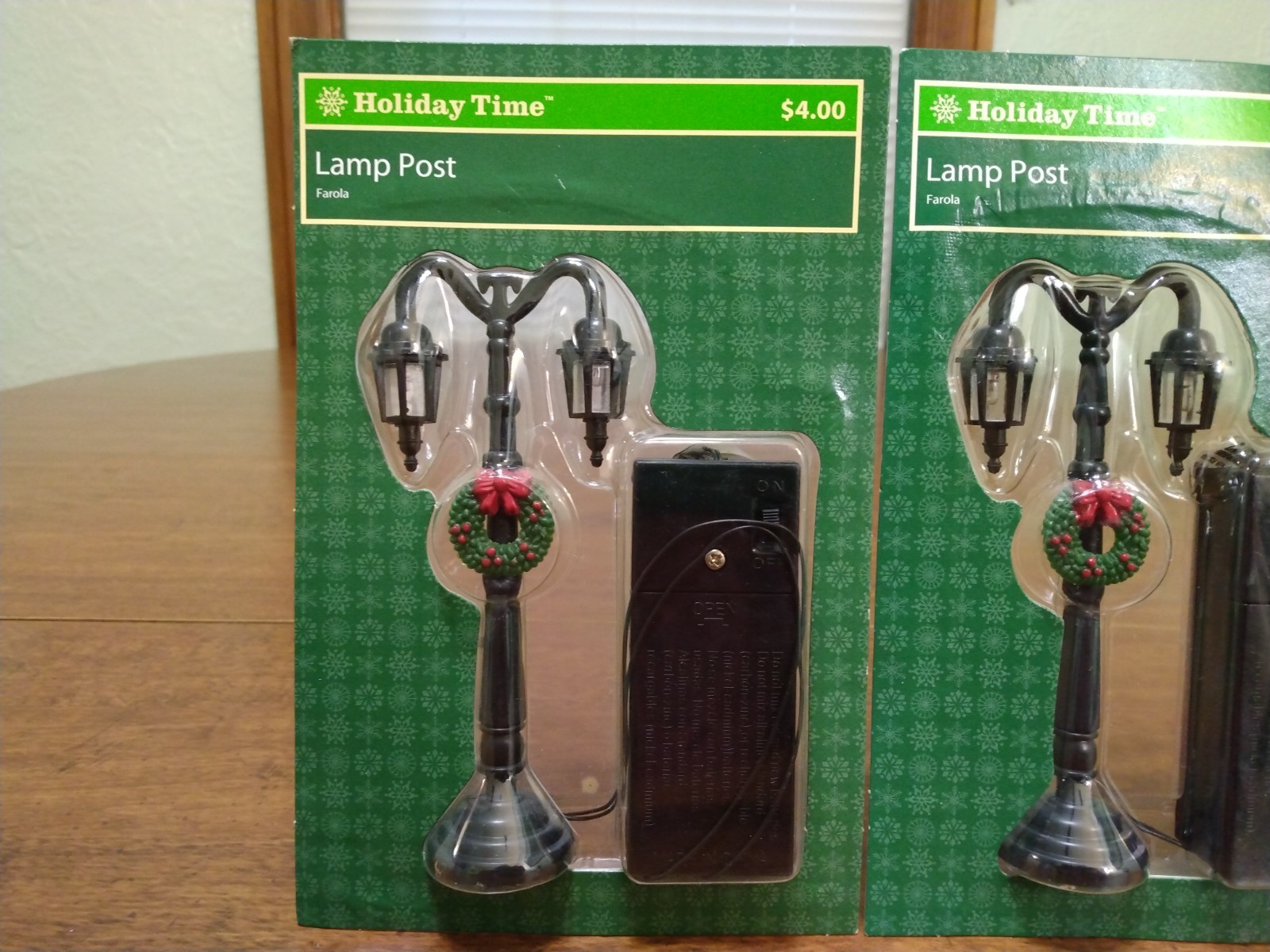Holiday Time Lamp Posts (5″ TALL) New Lot of 2